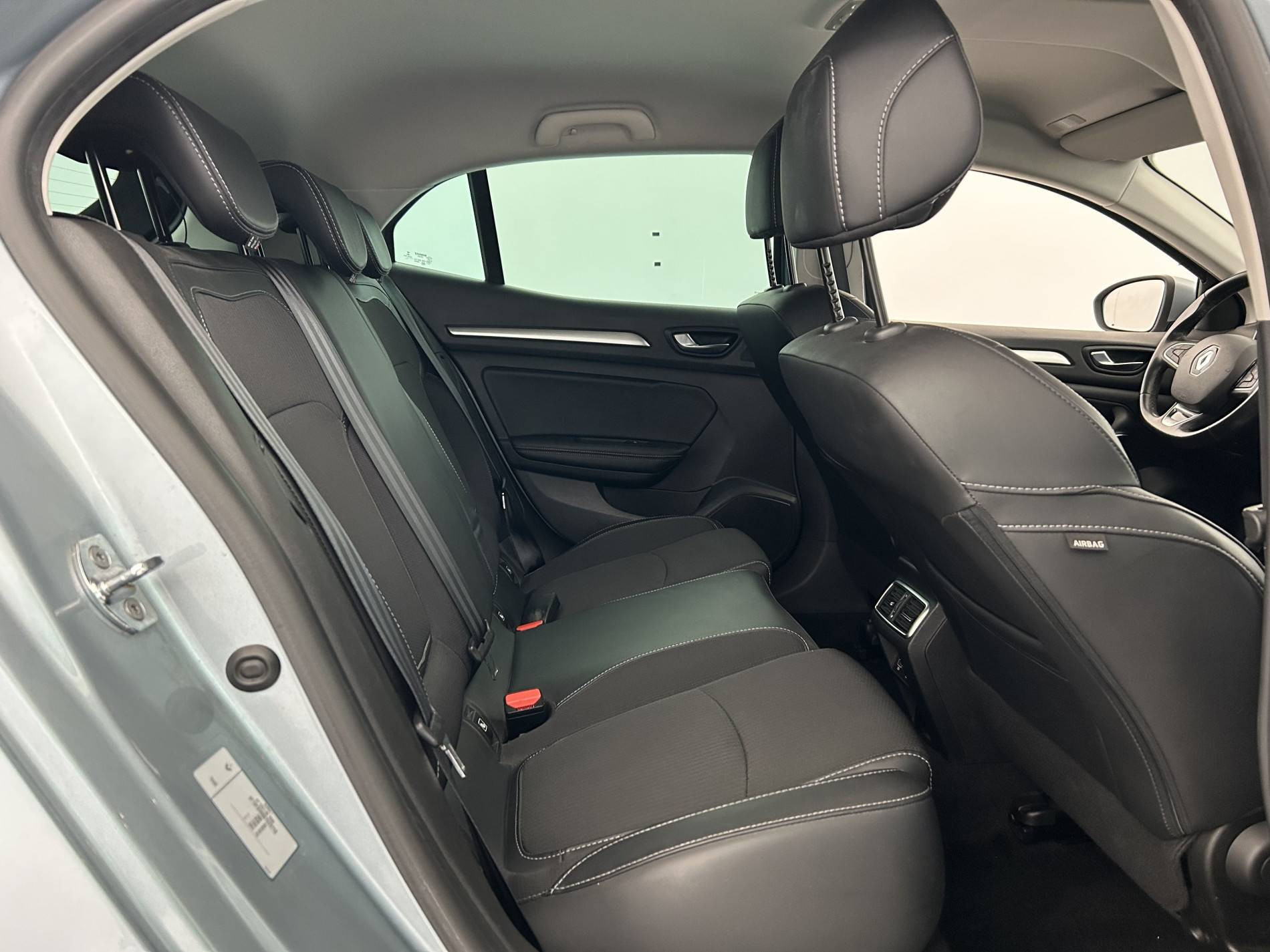 Vente en ligne Renault Megane 4 Mégane IV Berline Blue dCi 115 - 21B au prix de 17 490 €