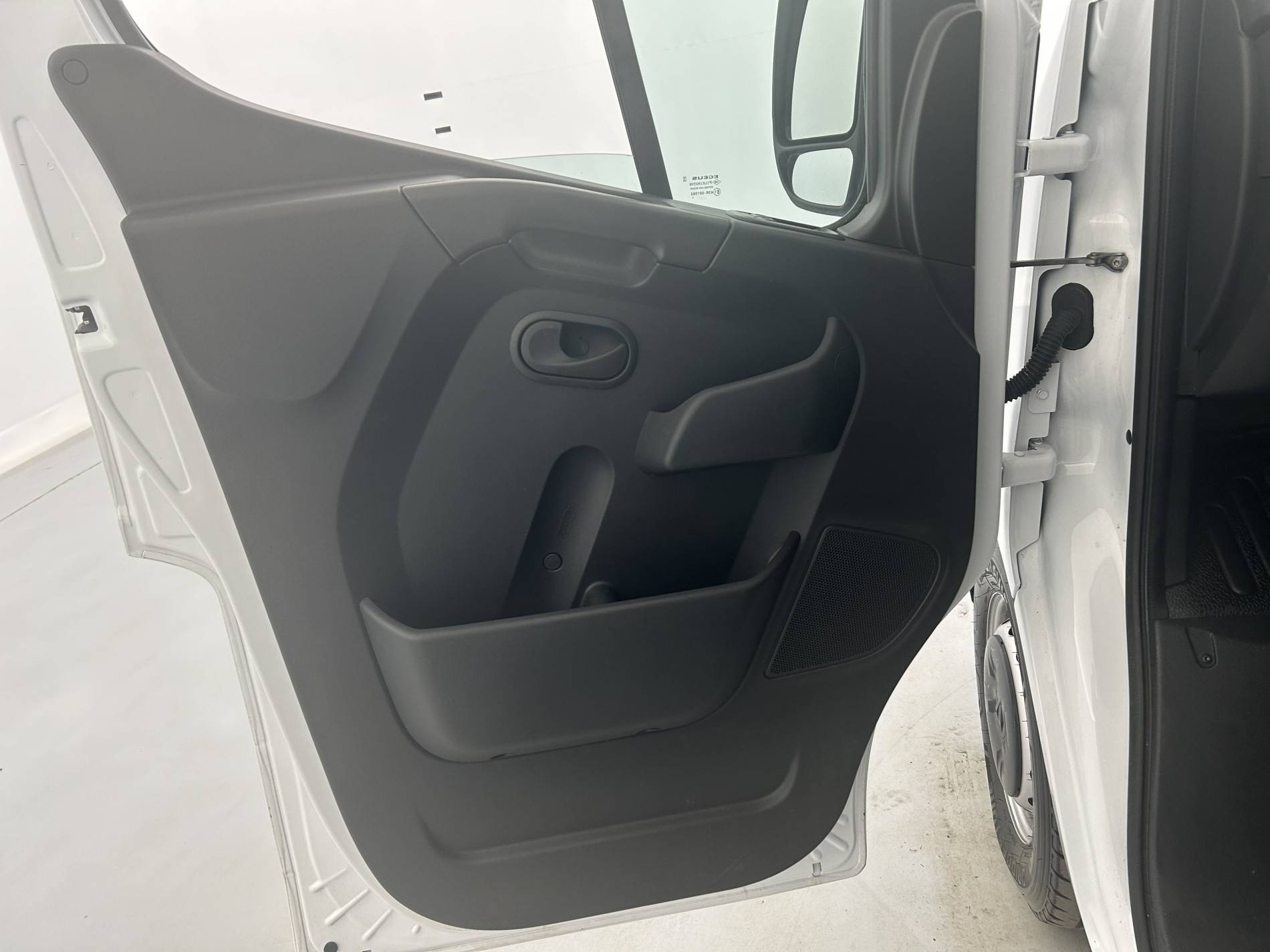 Vente en ligne Renault Master Fourgon MASTER FGN TRAC F3500 L2H2 BLUE DCI 135 au prix de 23 990 €