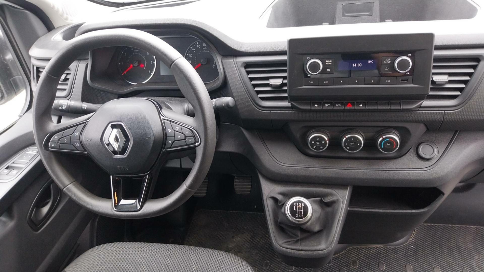 Vente en ligne Renault Trafic 3 Fourgon TRAFIC FG BLUE DCI 130 L1H1 3T GSR2 au prix de 23 990 €