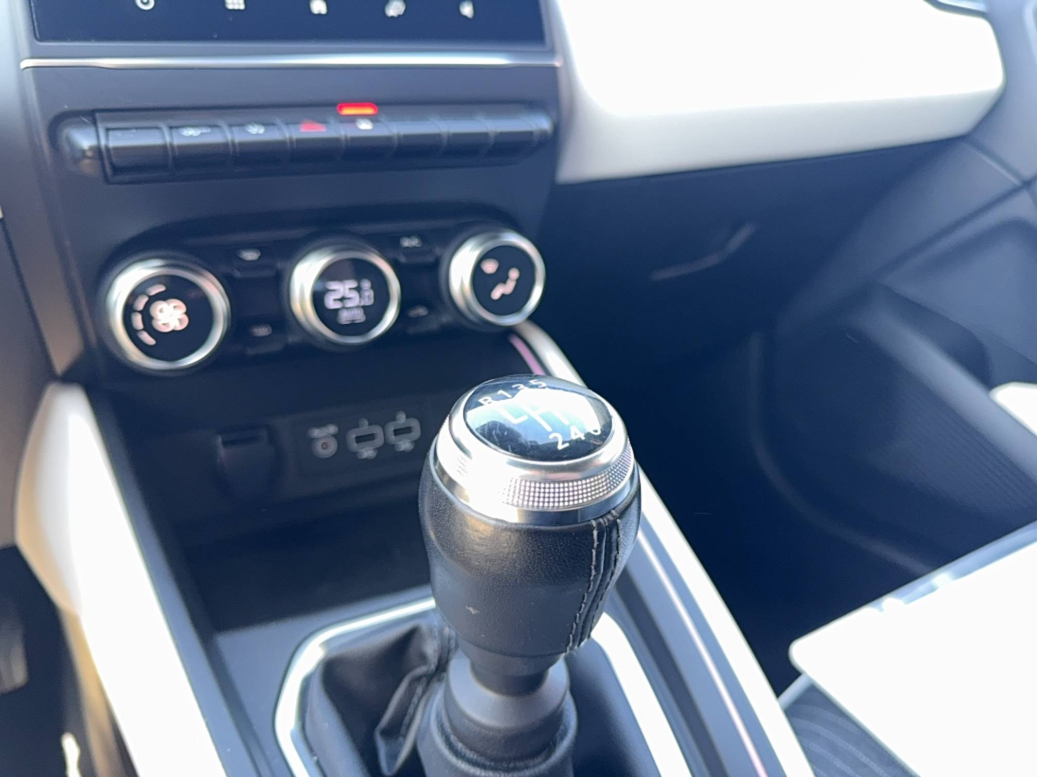 Vente en ligne Renault Clio 5 Clio TCe 140 au prix de 16 490 €