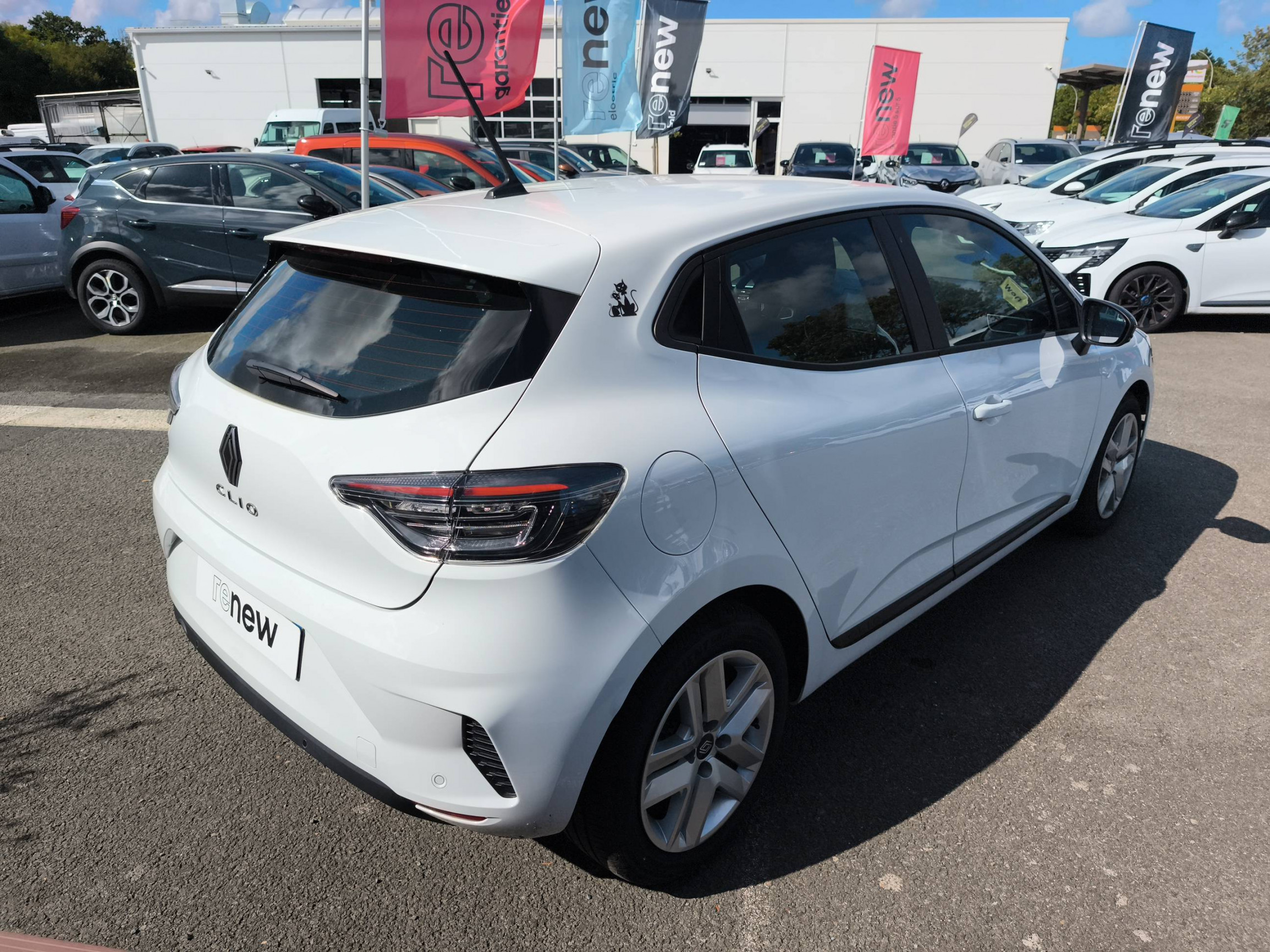 Vente en ligne Renault Clio 5 Clio Eco-G 100 ch GSR2 au prix de 16 490 €