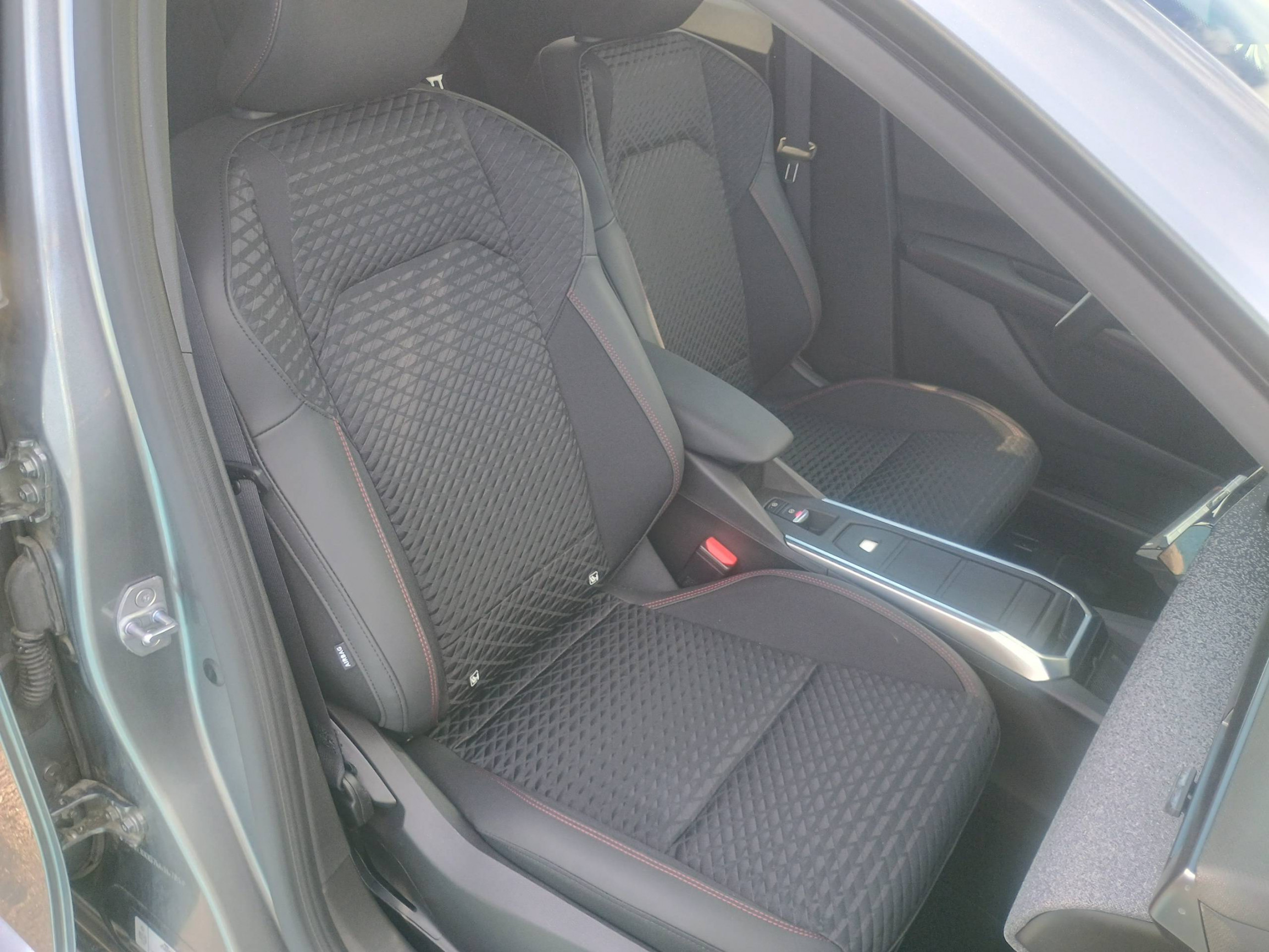 Vente en ligne Renault Clio 6 Clio E-Tech full hybrid 160 ch au prix de 28 200 €