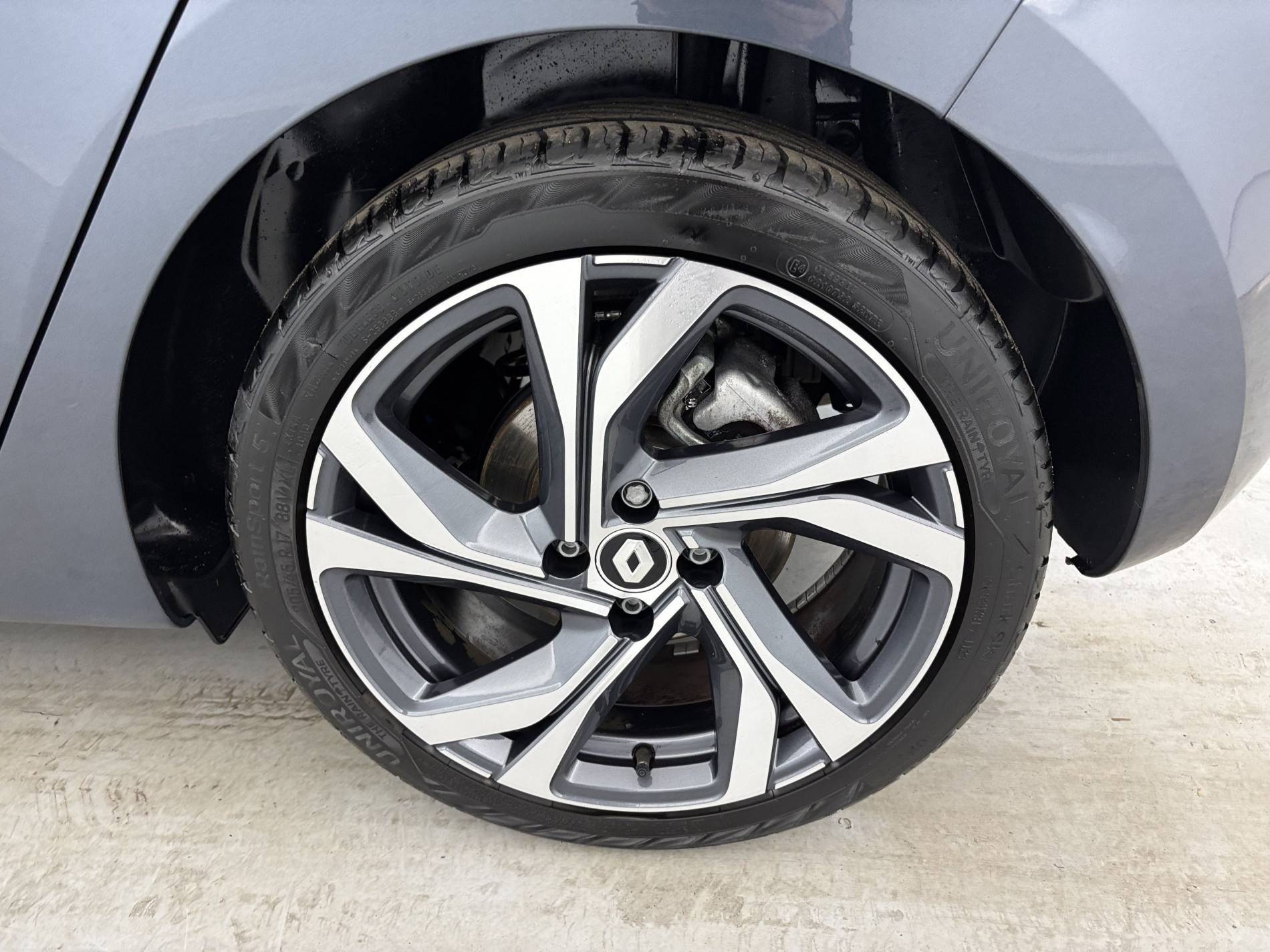 Vente en ligne Renault Clio 5 Clio E-Tech 140 - 21N au prix de 17 990 €