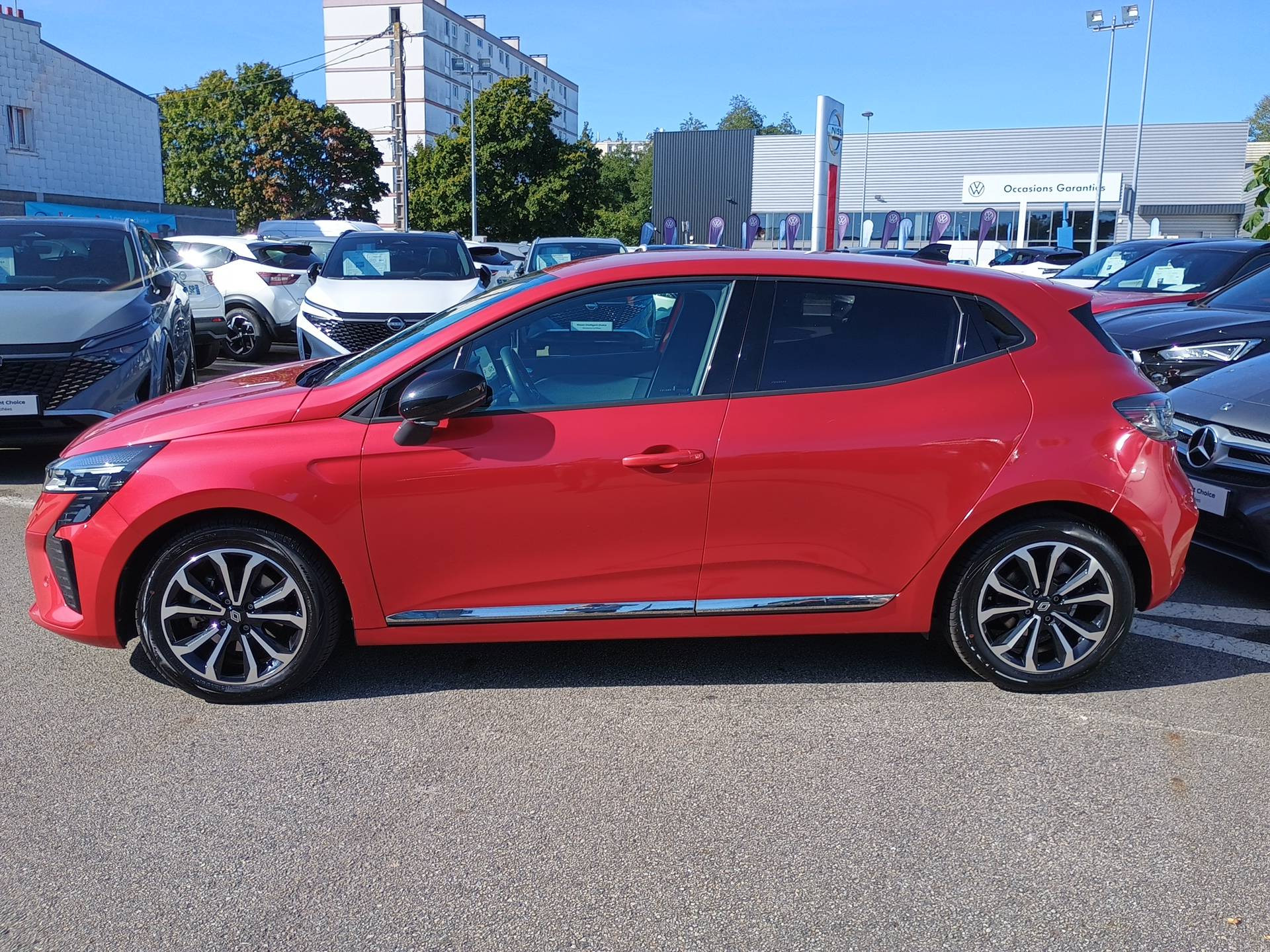 Vente en ligne Renault Clio 5 Clio E-Tech full hybrid 145 au prix de 17 400 €
