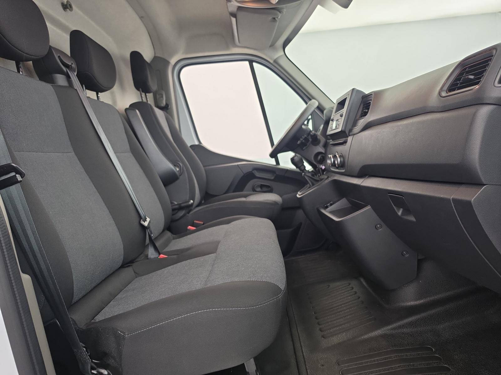 Vente en ligne Renault Master Fourgon MASTER FGN TRAC F3500 L3H3 BLUE DCI 135 au prix de 26 990 €