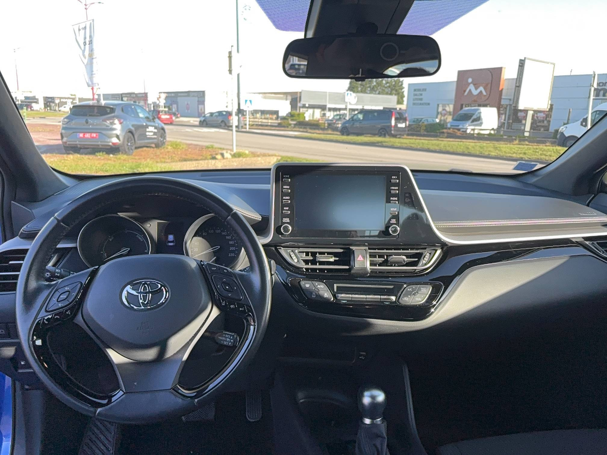 Vente en ligne Toyota C-HR C-HR Hybride 1.8L au prix de 19 990 €