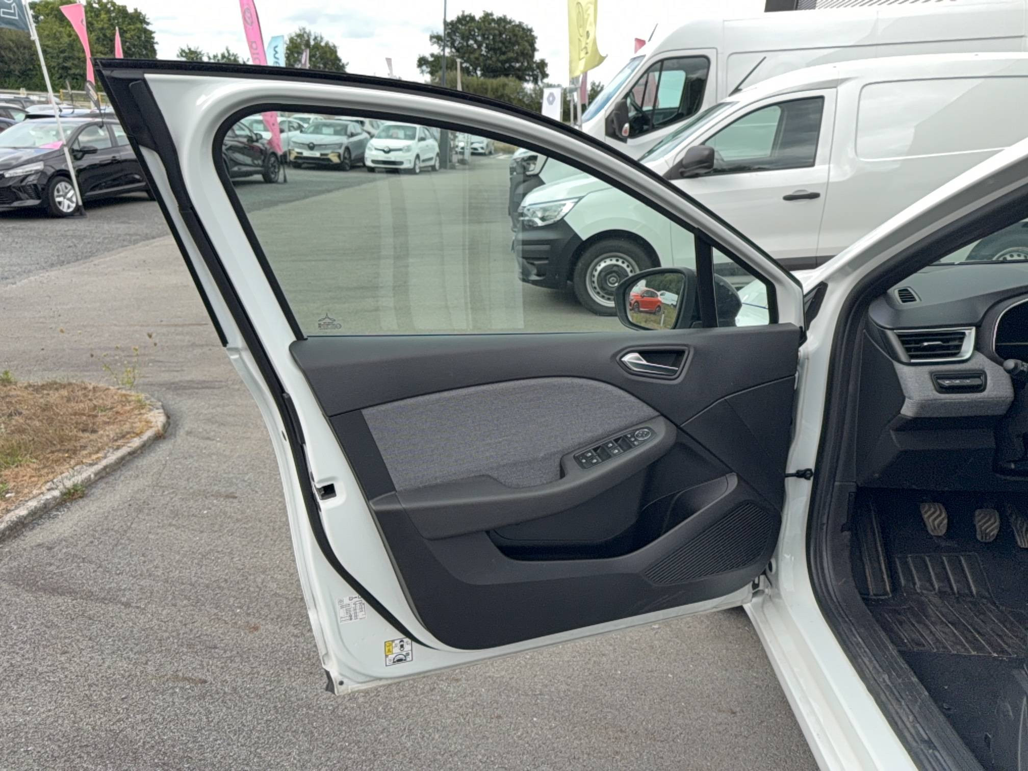 Vente en ligne Renault Clio 5 Clio TCe 90 au prix de 16 390 €