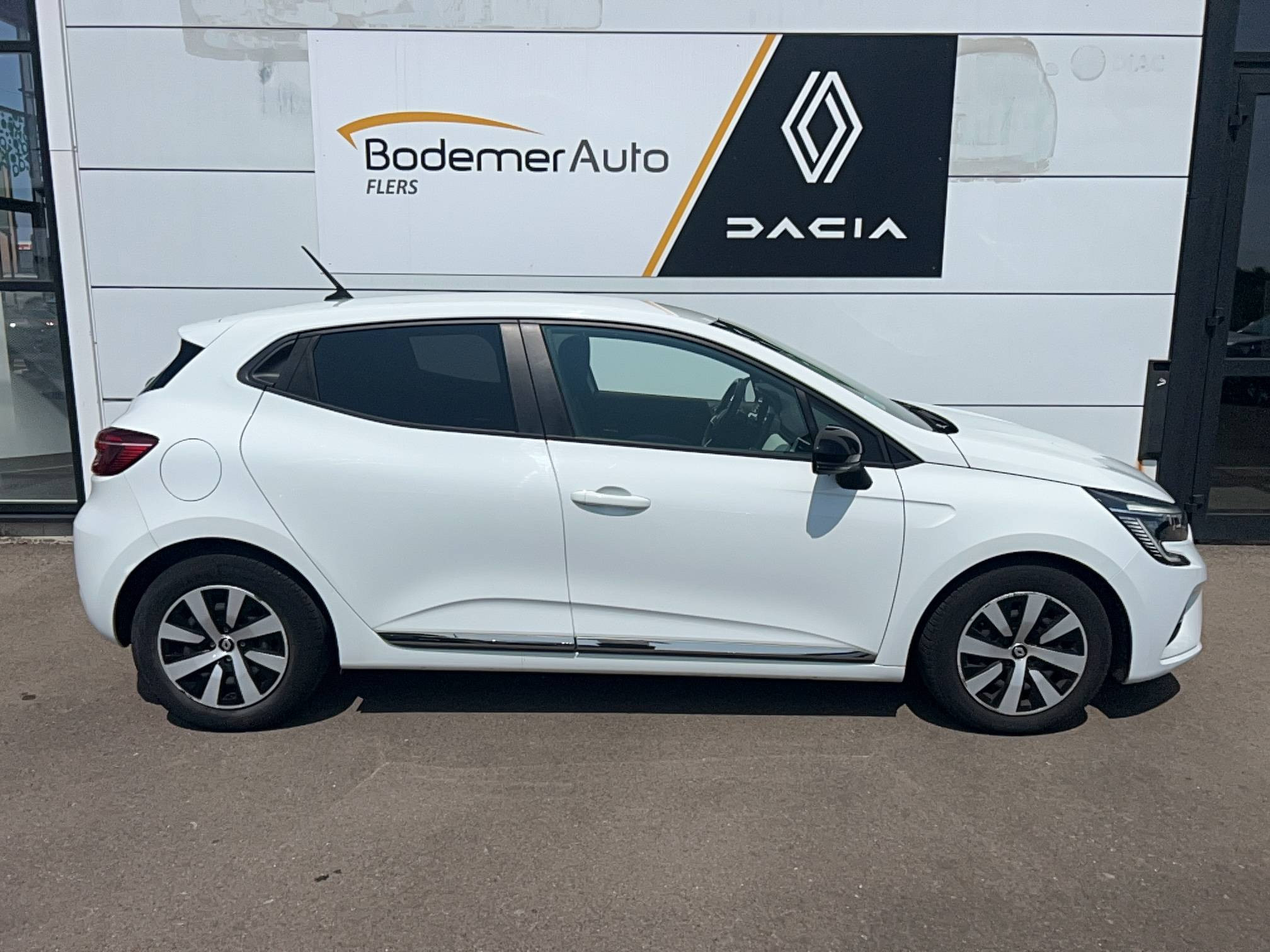 Vente en ligne Renault Clio 5 Clio TCe 90 au prix de 13 490 €