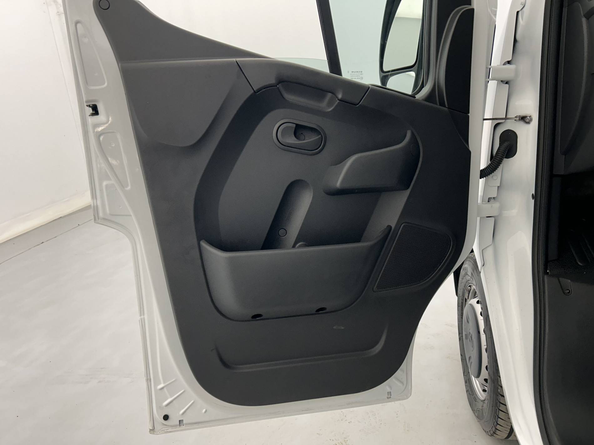 Vente en ligne Renault Master Fourgon MASTER FGN TRAC F3500 L2H2 BLUE DCI 135 au prix de 23 990 €