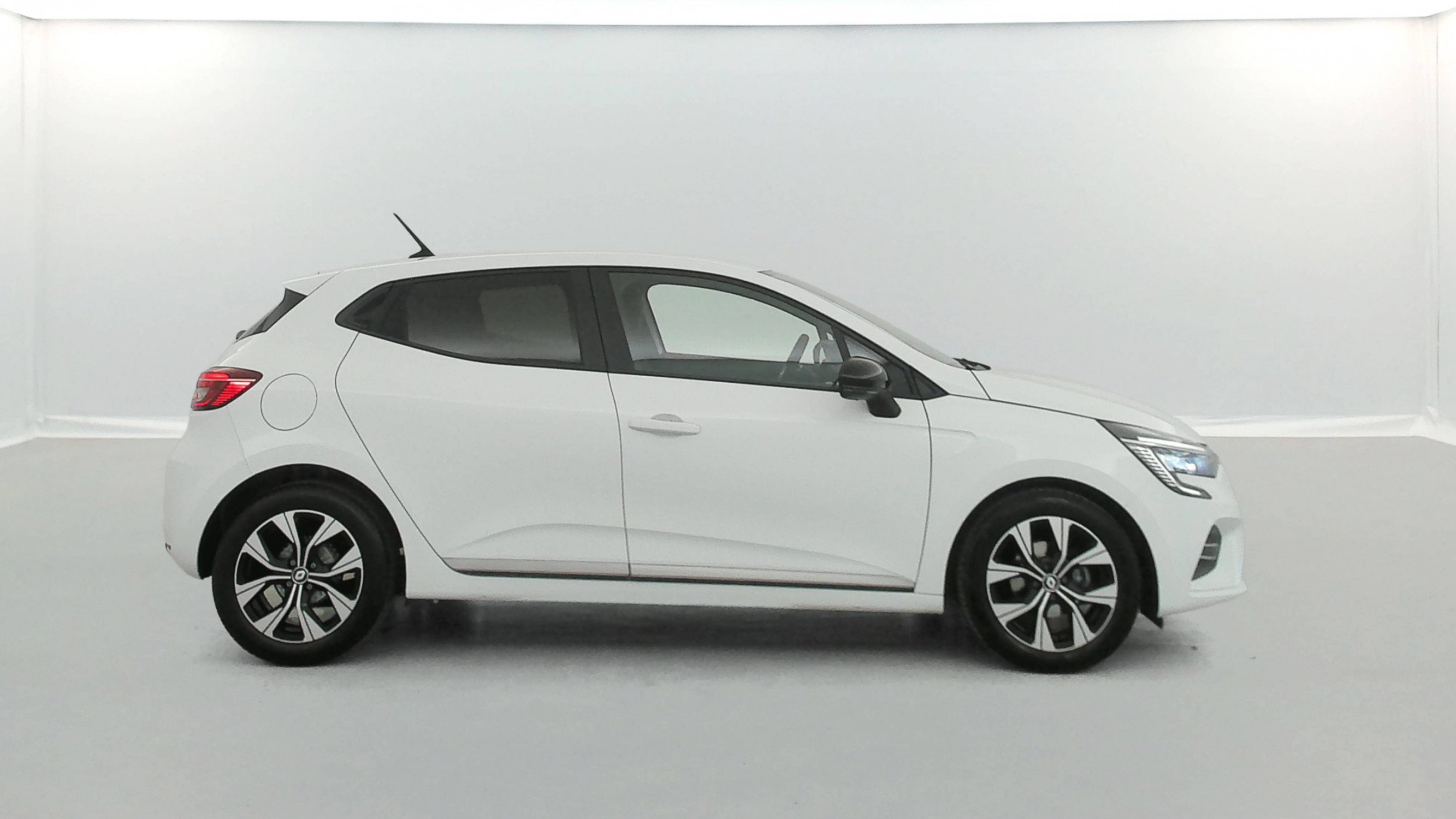 Vente en ligne Renault Clio 5 Clio TCe 90 au prix de 13 490 €