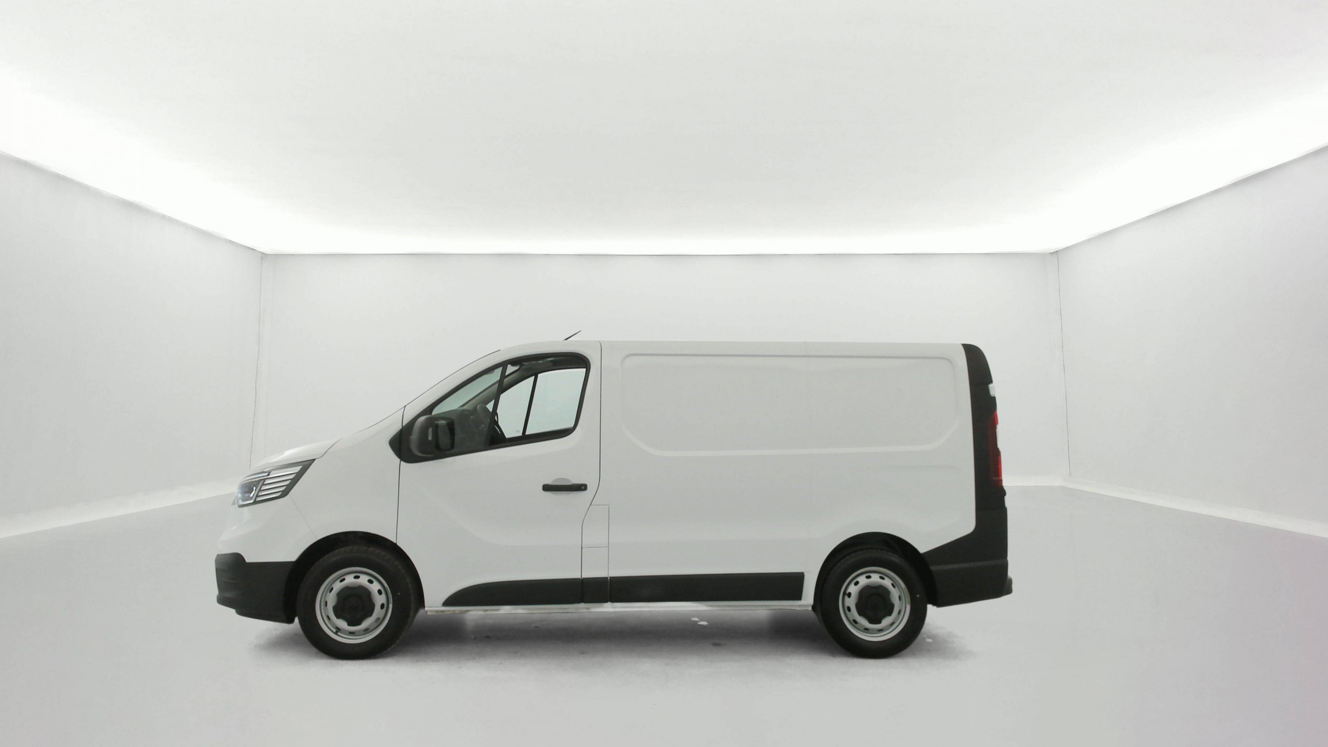 Vente en ligne Renault Trafic 3 Fourgon TRAFIC FG BLUE DCI 130 L1H1 3T GSR2 au prix de 24 990 €