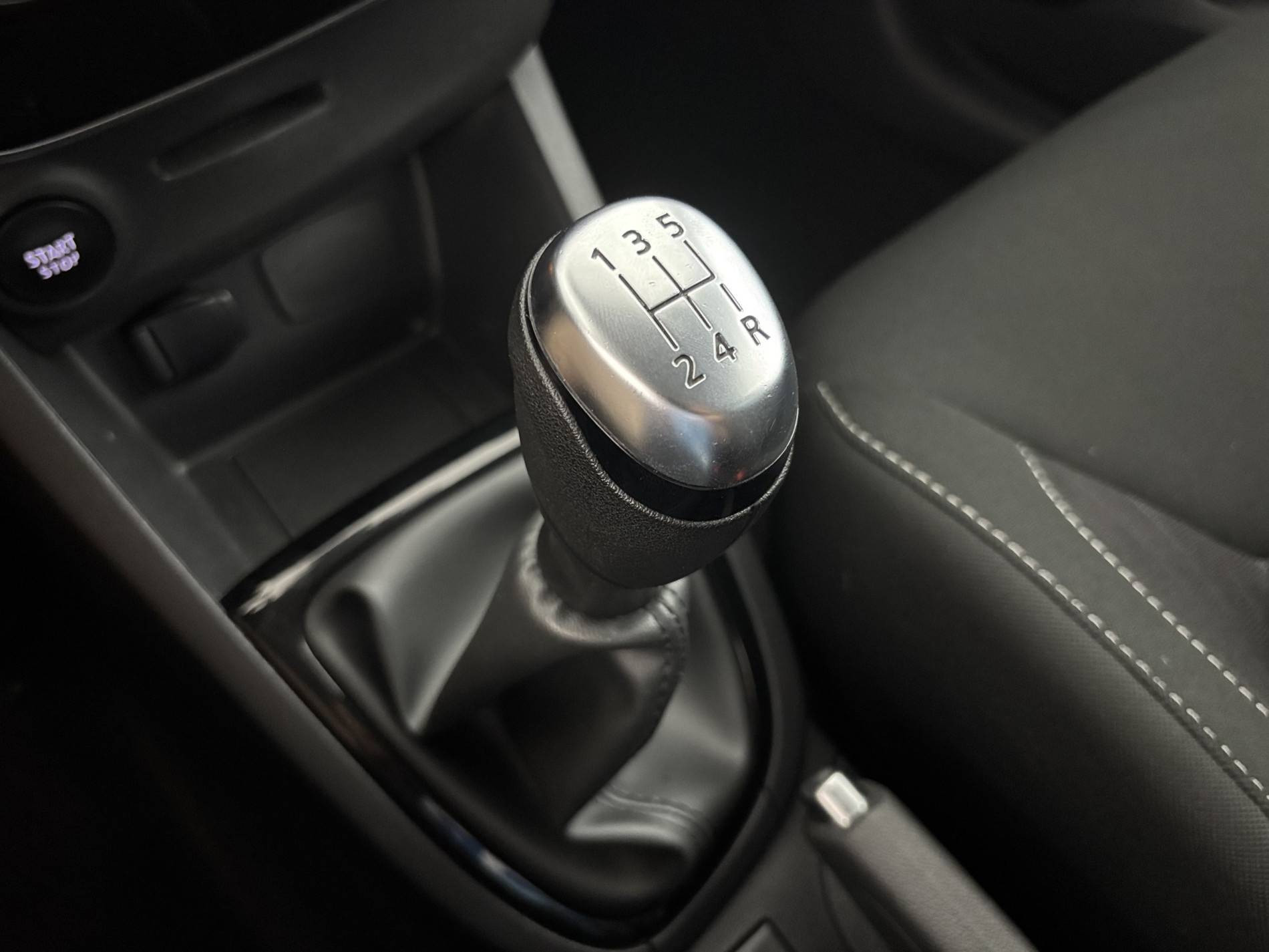 Vente en ligne Renault Clio 4 Clio TCe 90 E6C au prix de 11 790 €
