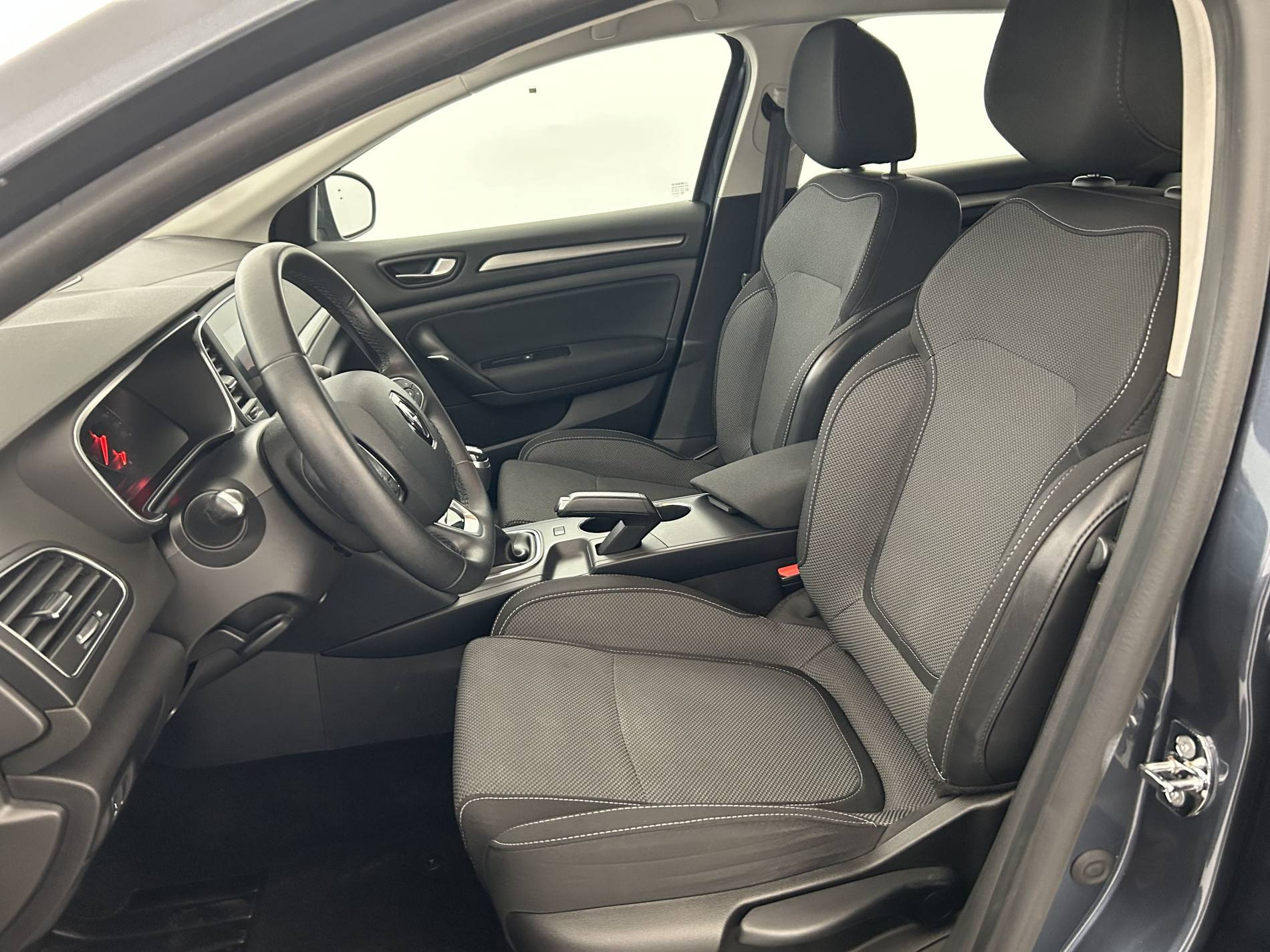 Vente en ligne Renault Megane 4 Estate  TCe 140 au prix de 15 490 €