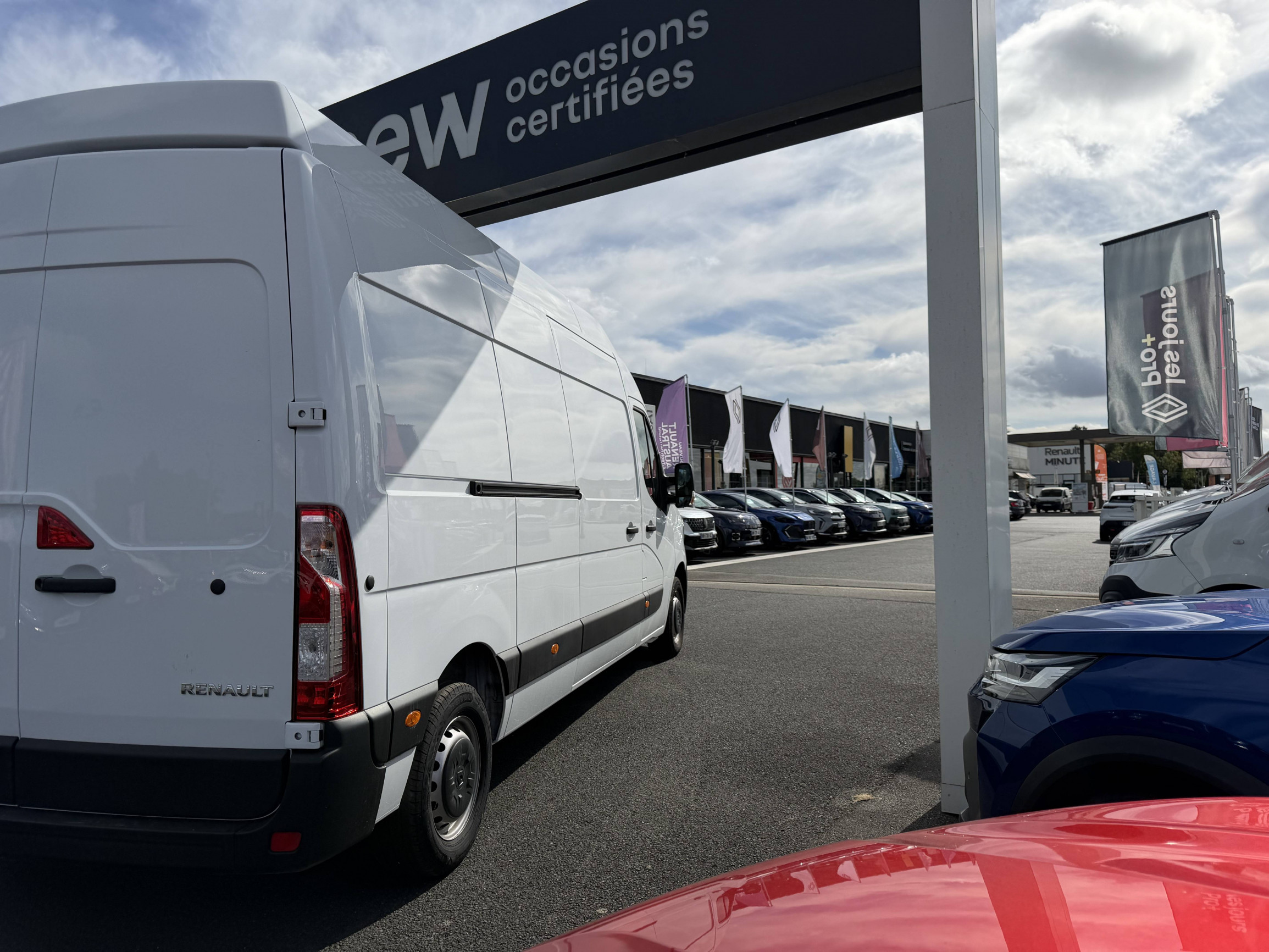 Vente en ligne Renault Master Fourgon MASTER FGN TRAC F3500 L3H3 BLUE DCI 135 au prix de 24 990 €