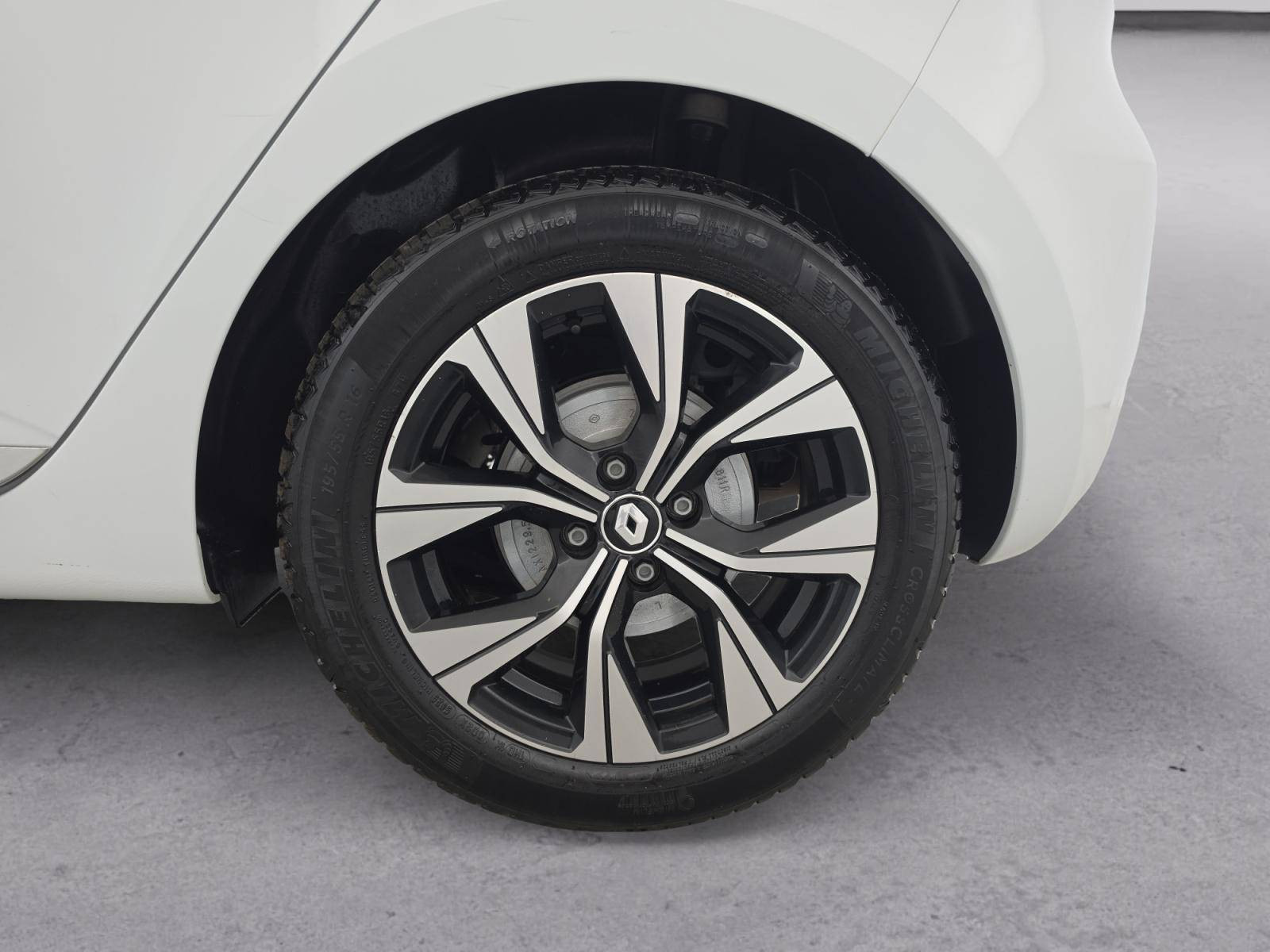 Vente en ligne Renault Clio 5 Clio E-Tech full hybrid 145 au prix de 13 791 €