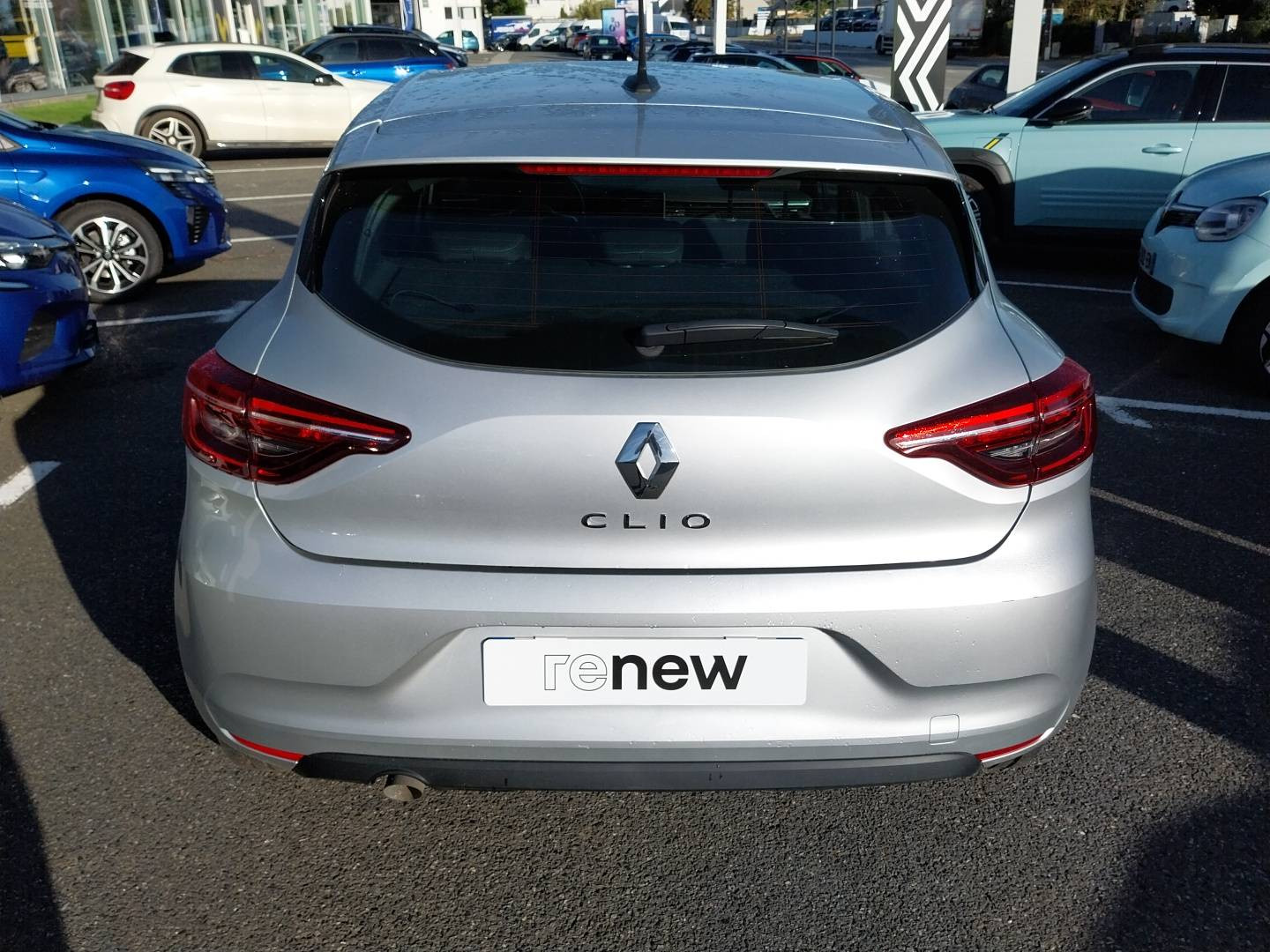 Vente en ligne Renault Clio 5 Clio TCe 90 au prix de 15 990 €