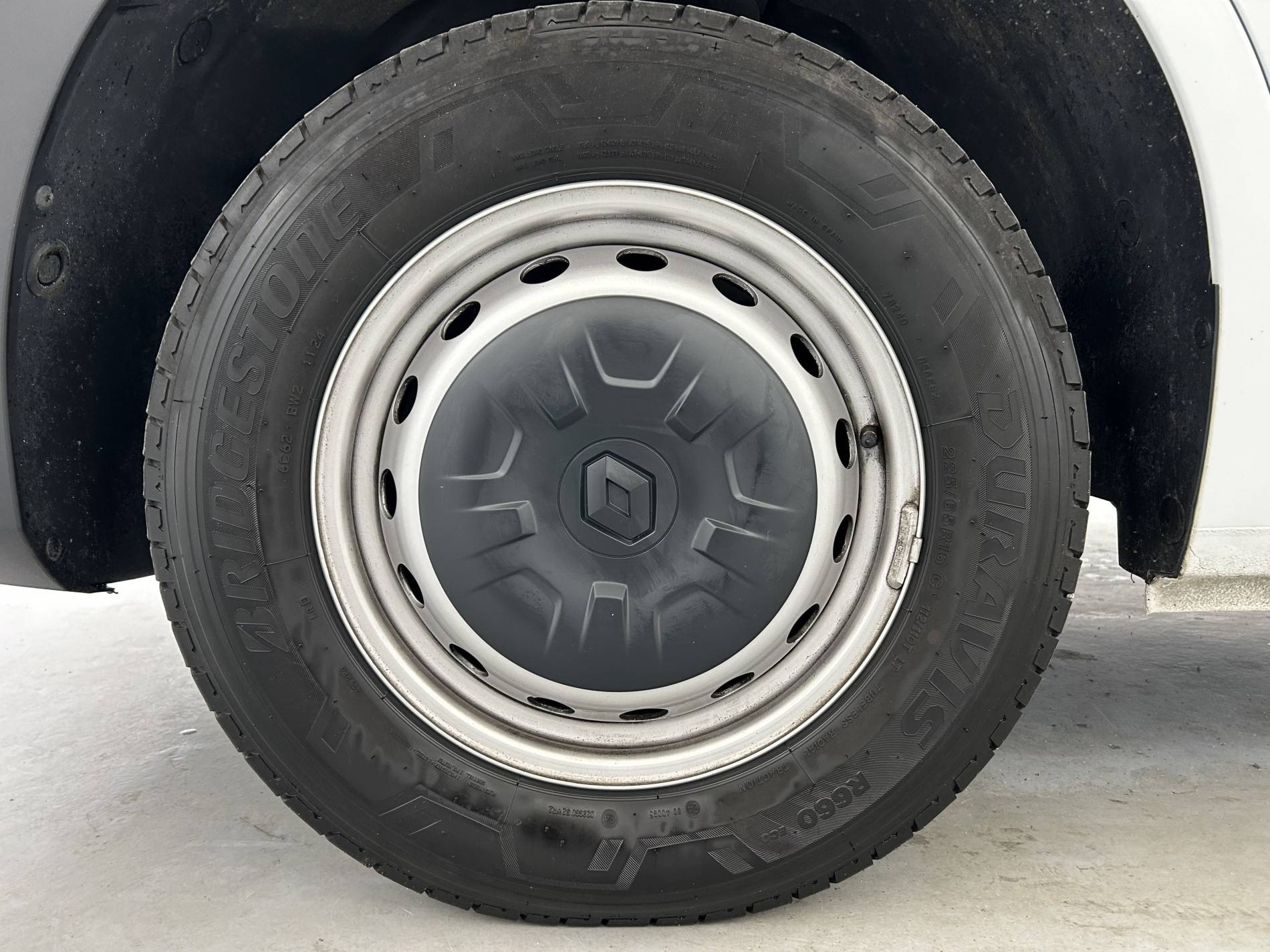 Vente en ligne Renault Master Fourgon MASTER FGN TRAC F3500 L2H2 BLUE DCI 135 au prix de 25 490 €