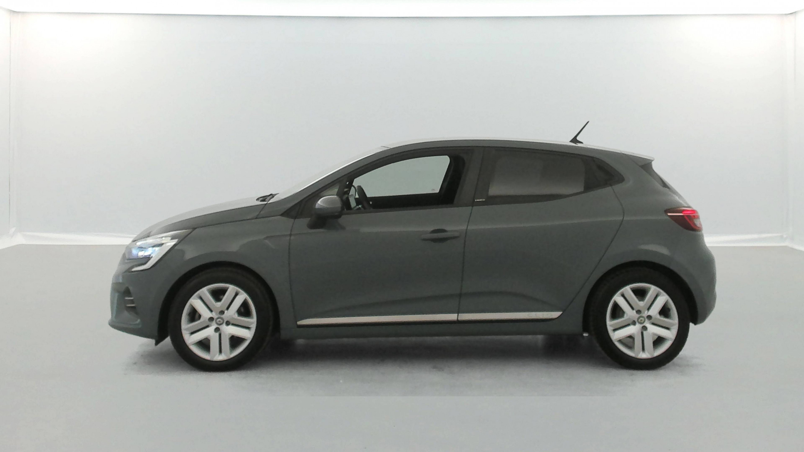 Vente en ligne Renault Clio 5 Clio E-Tech 140 - 21 au prix de 12 890 €