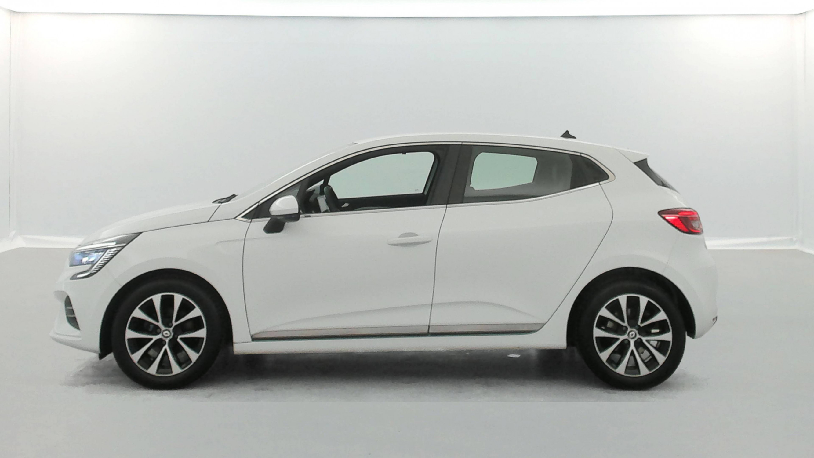 Vente en ligne Renault Clio 5 Clio TCe 90 - 21N au prix de 15 490 €