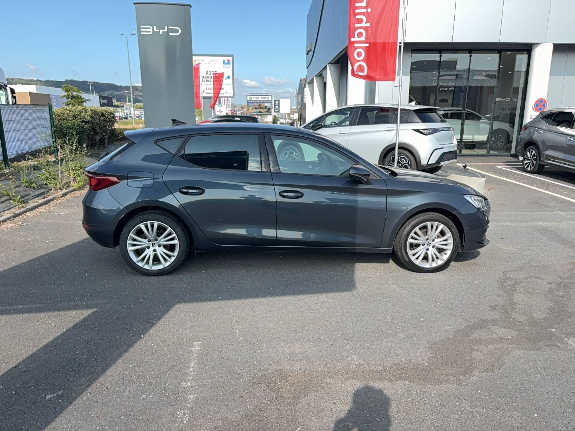 Vente en ligne Seat Leon Sportstourer  1.0 TSI 110 BVM6 au prix de 15 990 €