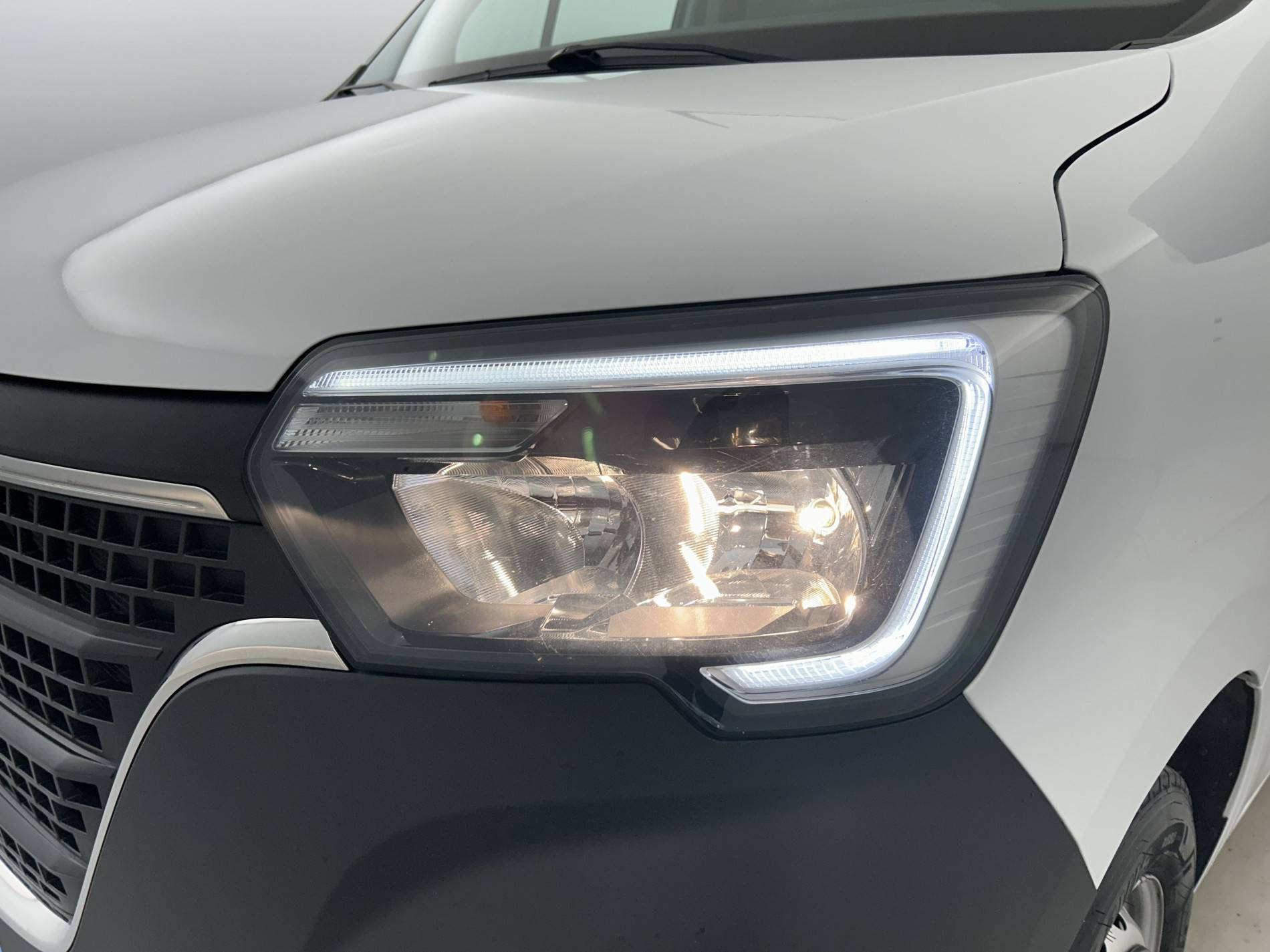 Vente en ligne Renault Master Fourgon MASTER FGN TRAC F3500 L2H2 BLUE DCI 135 au prix de 22 990 €