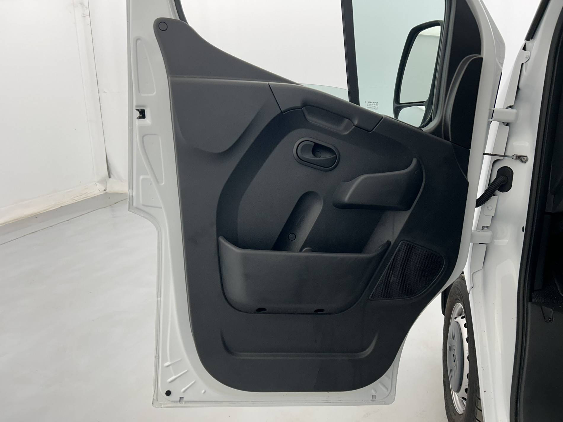 Vente en ligne Renault Master Fourgon MASTER FGN TRAC F3500 L2H2 BLUE DCI 135 au prix de 23 200 €