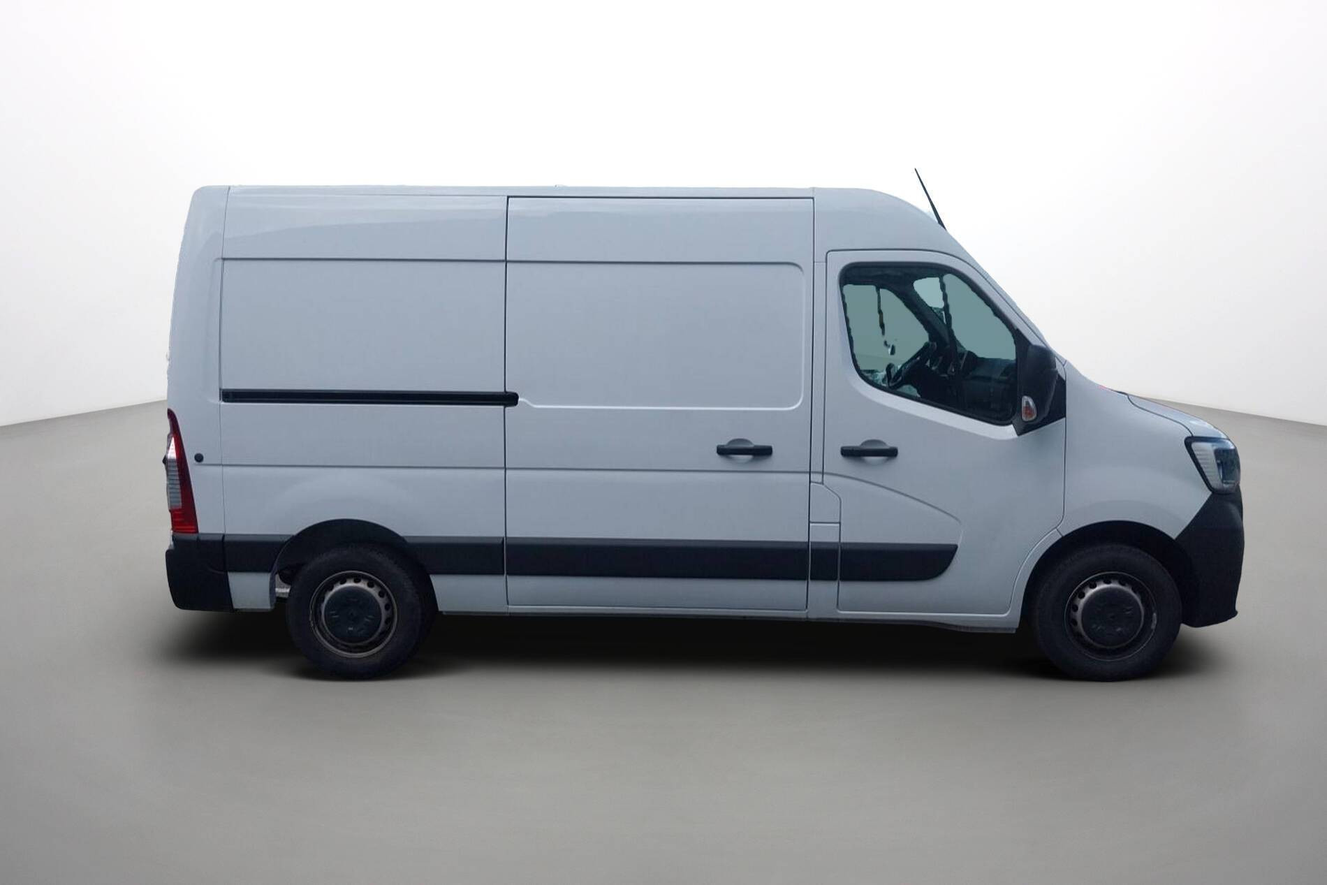 Vente en ligne Renault Master Fourgon MASTER FGN TRAC F3500 L2H2 BLUE DCI 135 au prix de 24 990 €