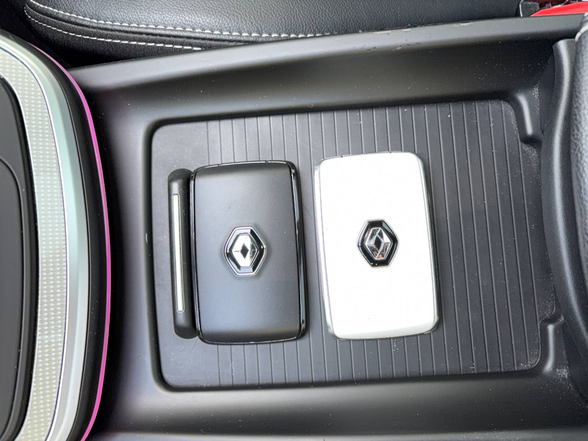 Vente en ligne Renault Grand Scenic 4 Grand Scenic TCe 140 EDC au prix de 22 590 €