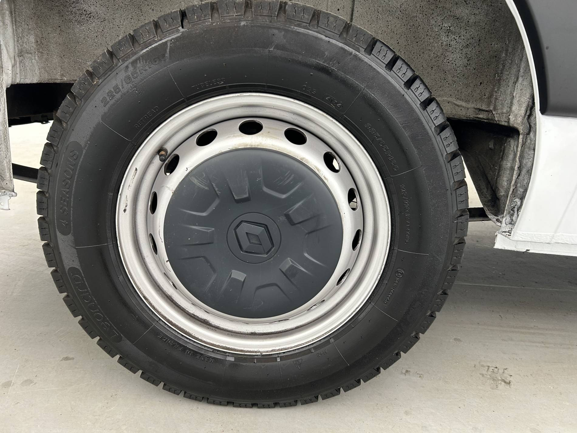 Vente en ligne Renault Master Fourgon MASTER FGN TRAC F3500 L3H3 BLUE DCI 135 au prix de 27 890 €