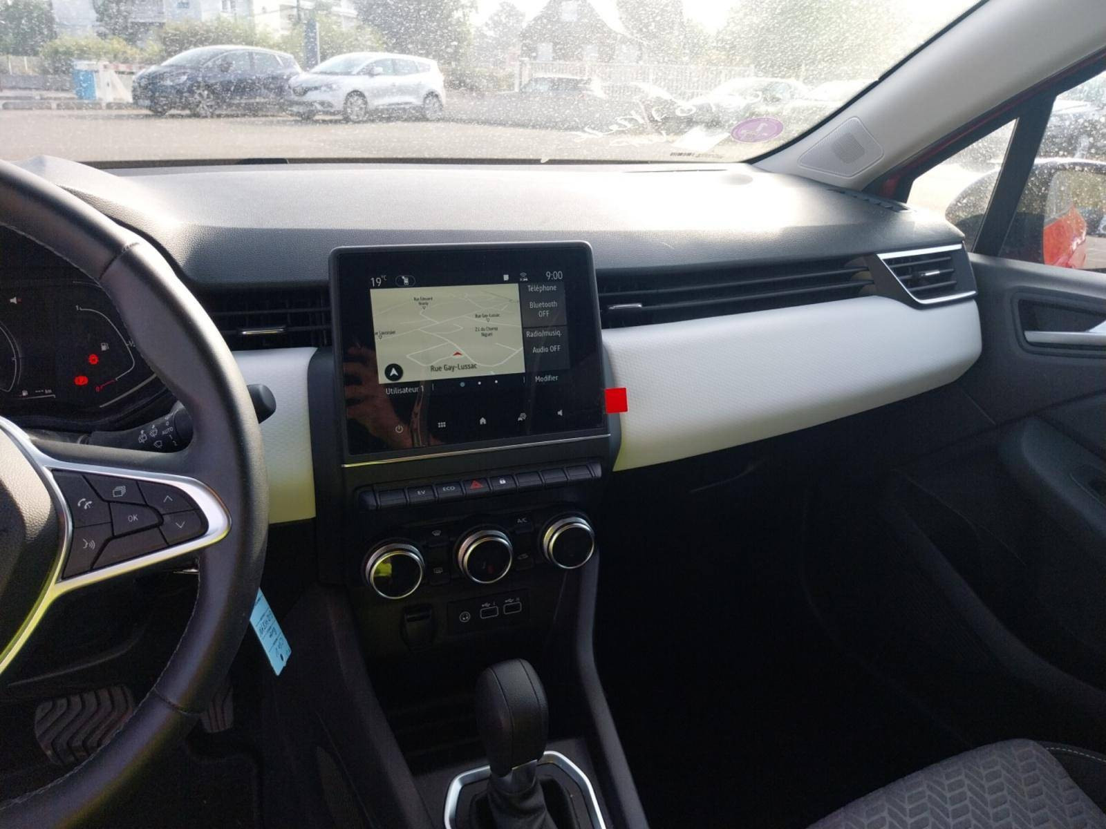 Vente en ligne Renault Clio 5 Clio E-Tech full hybrid 145 au prix de 17 990 €