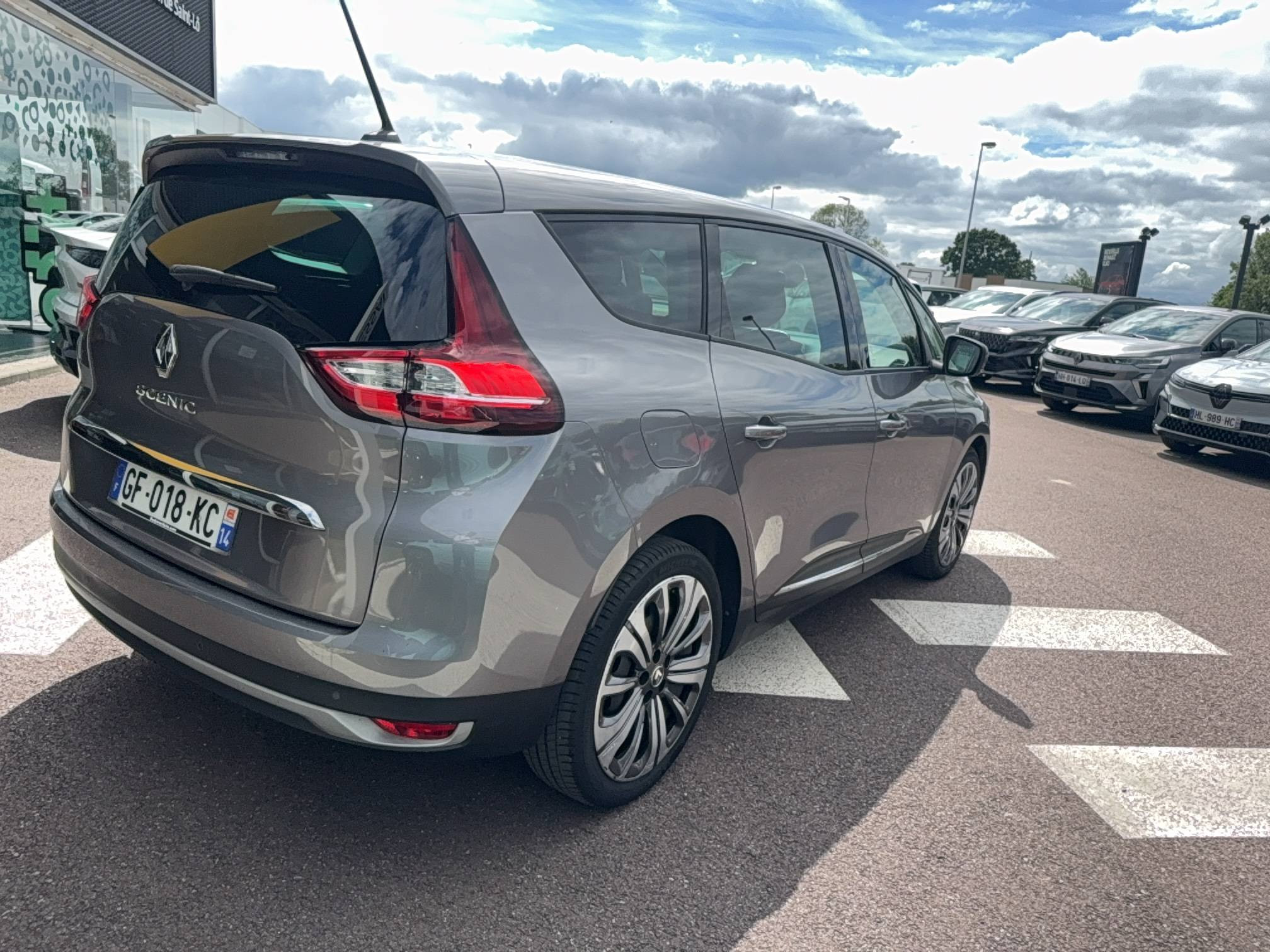 Vente en ligne Renault Grand Scenic 4 Grand Scenic TCe 140 EDC au prix de 22 830 €