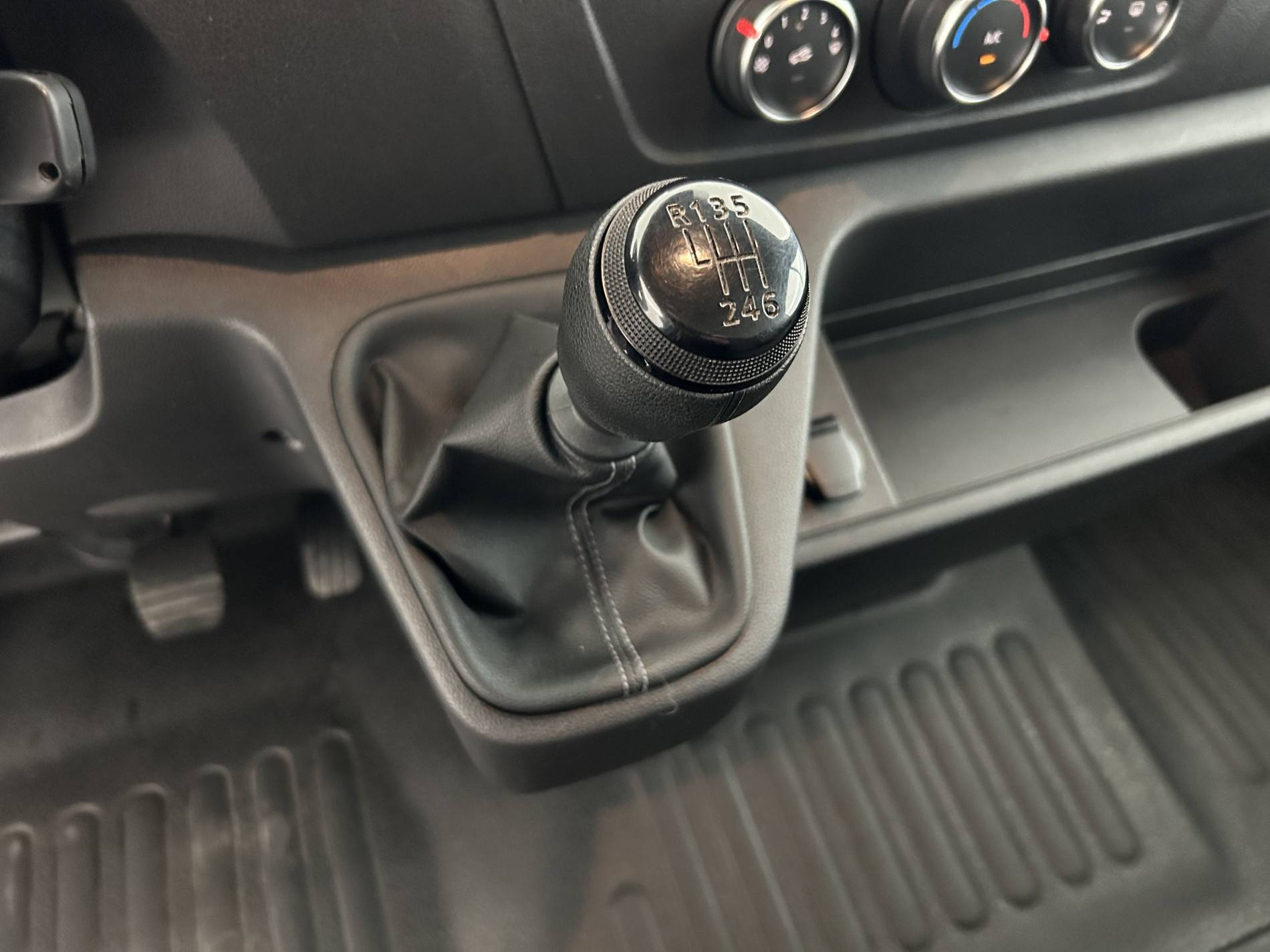 Vente en ligne Renault Master Fourgon MASTER FGN TRAC F3500 L3H3 BLUE DCI 135 au prix de 28 990 €