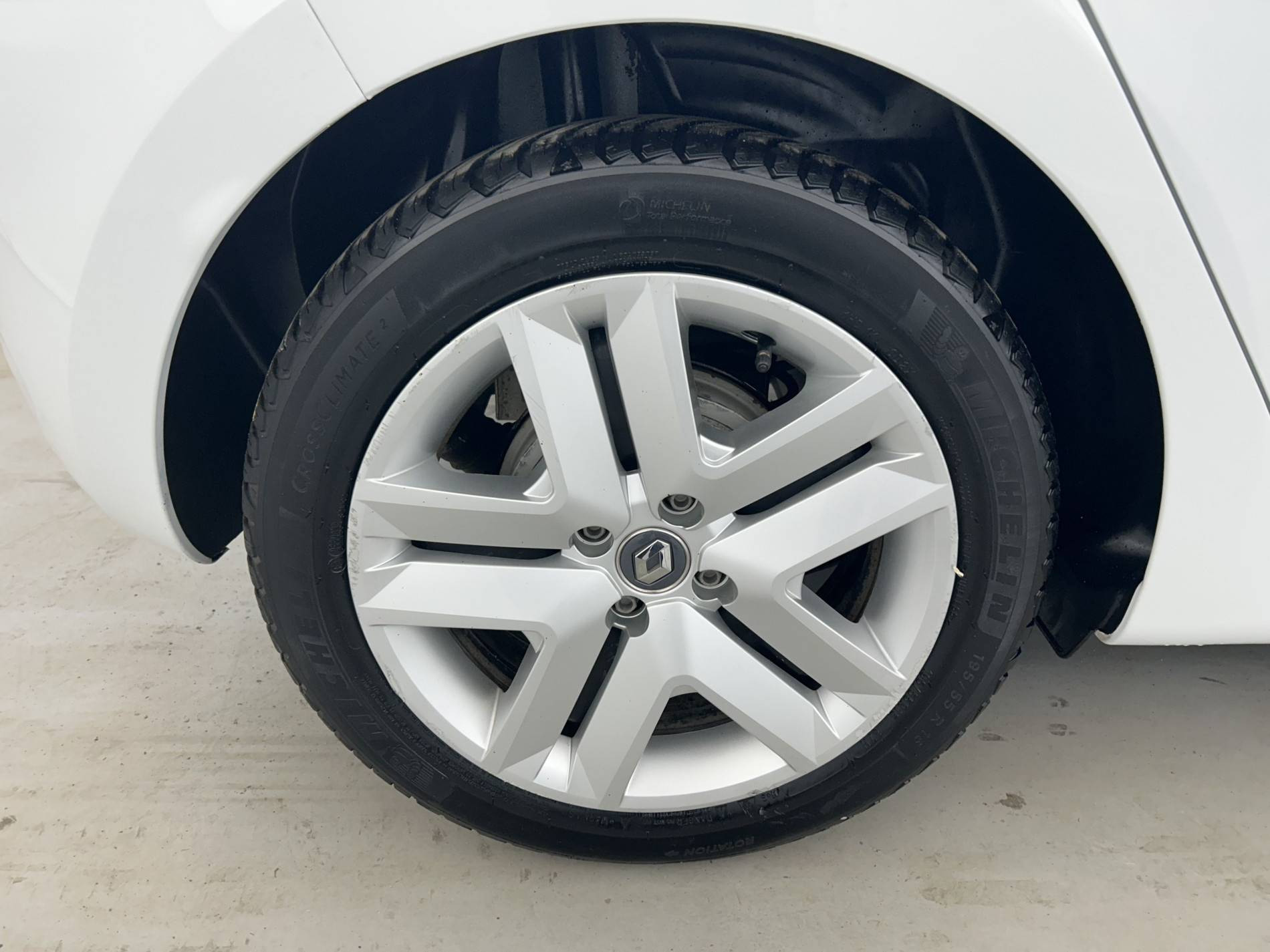 Vente en ligne Renault Clio 5 Clio E-Tech 140 - 21N au prix de 11 990 €