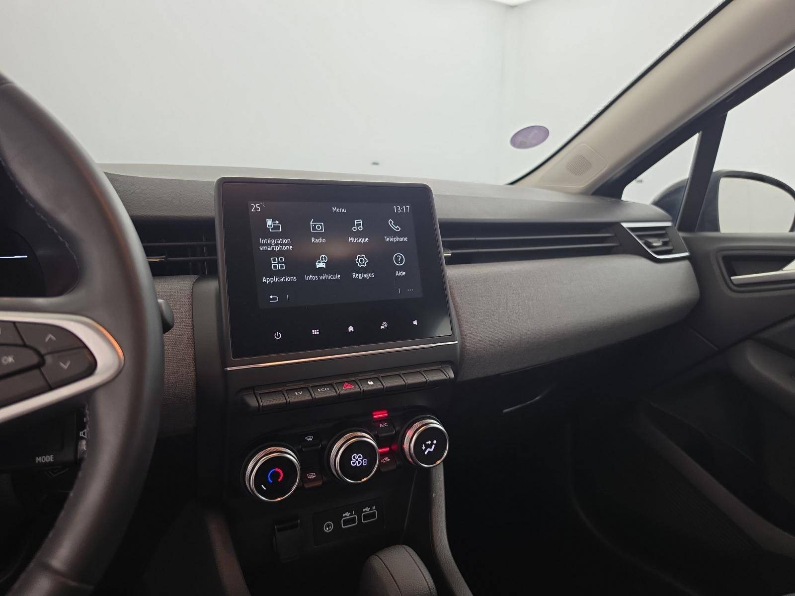 Vente en ligne Renault Clio 5 Clio E-Tech full hybrid 145 au prix de 16 490 €