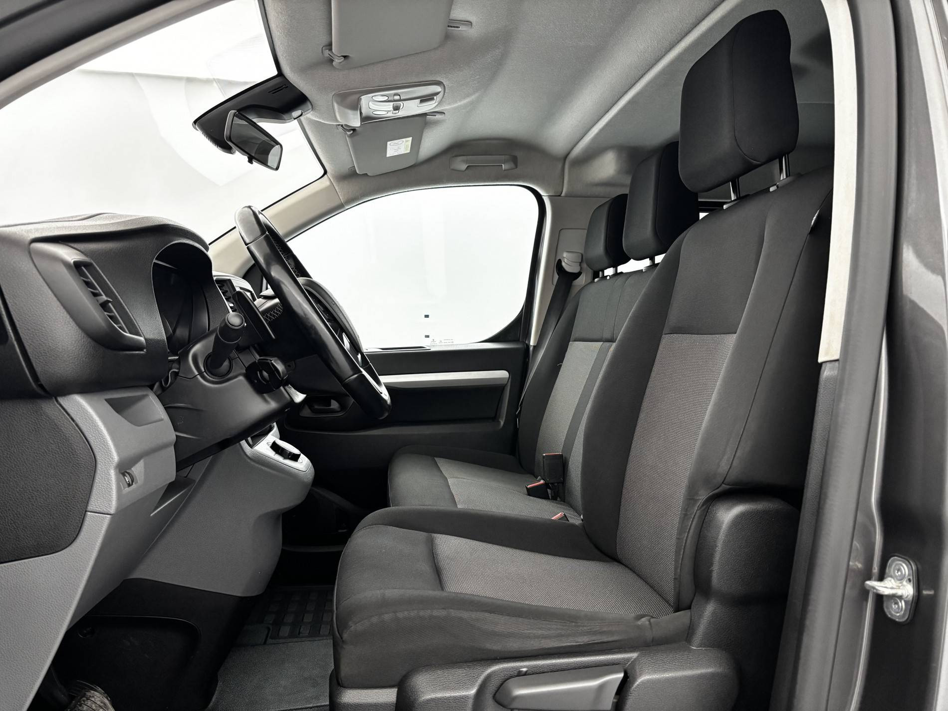 Vente en ligne Peugeot Expert Cabine Approfondie EXPERT CA STANDARD BLUEHDI 180 S&S EAT8 au prix de 28 790 €