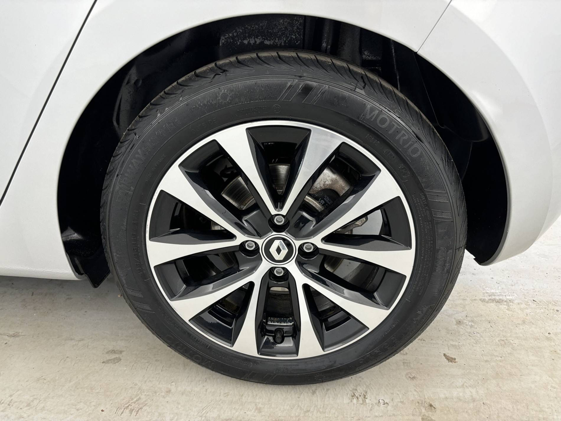 Vente en ligne Renault Clio 5 Clio E-Tech full hybrid 145 au prix de 18 890 €
