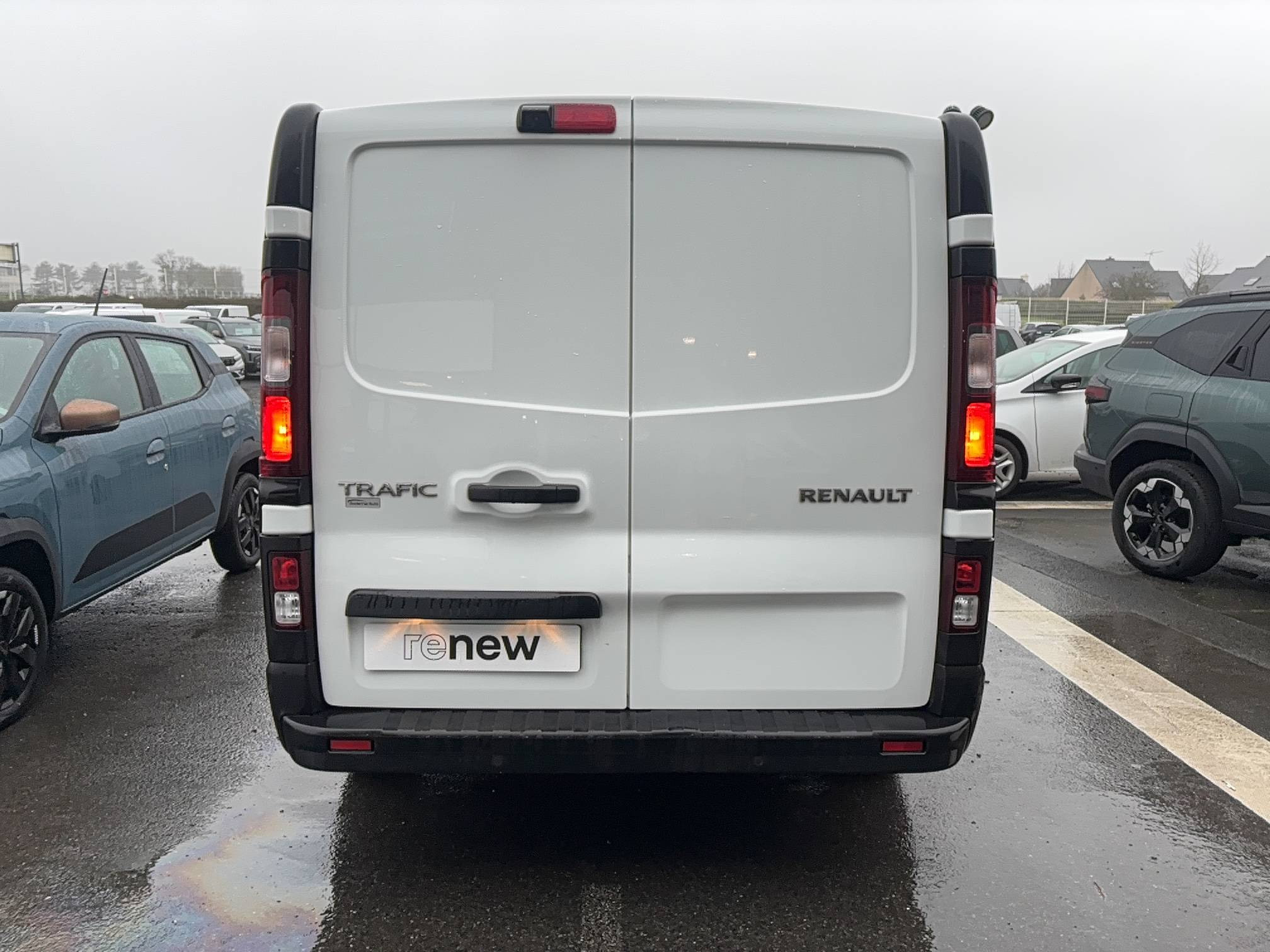 Vente en ligne Renault Trafic 3 Fourgon TRAFIC FGN L1H1 2800 KG BLUE DCI 130 au prix de 17 500 €
