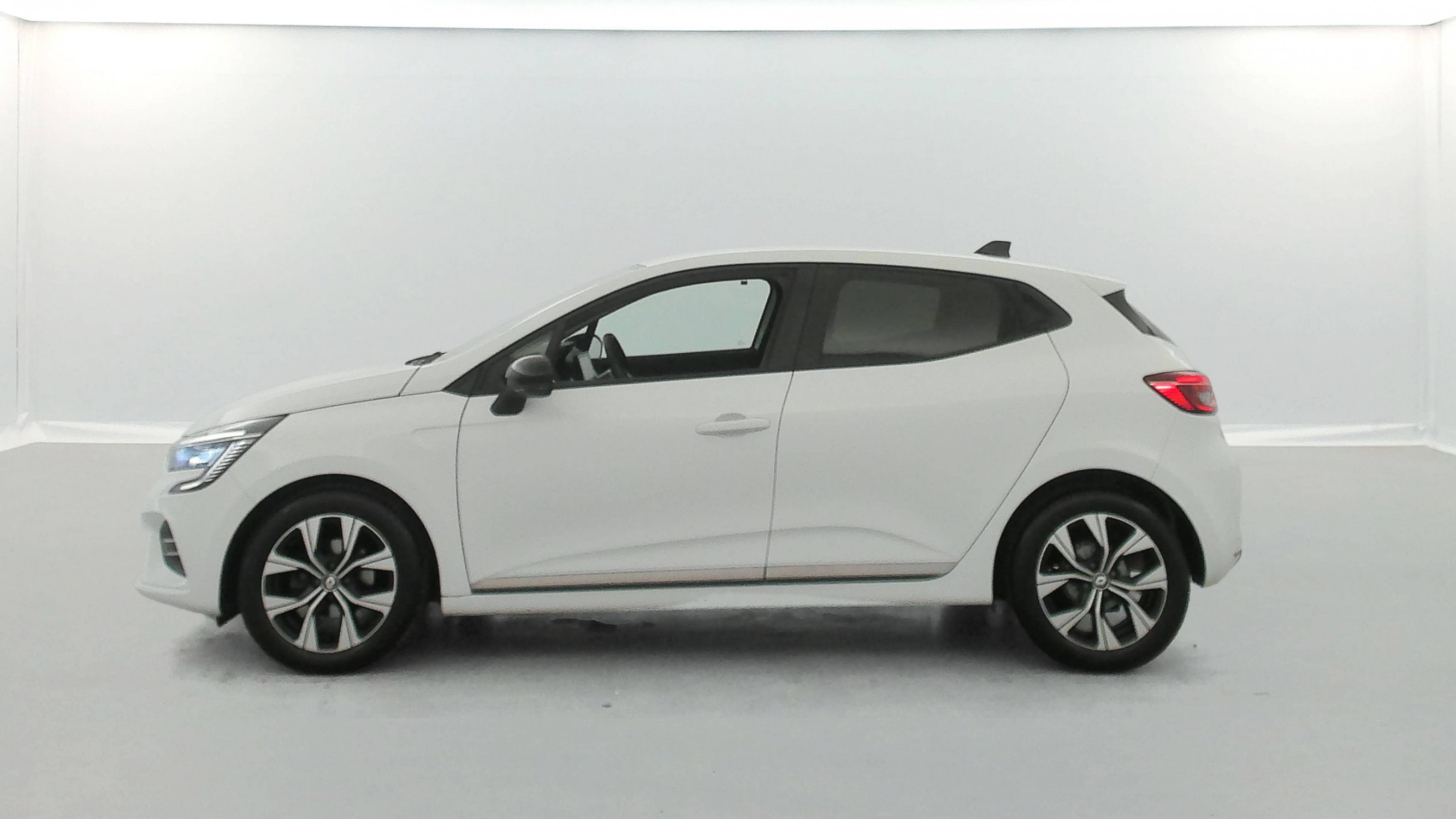 Vente en ligne Renault Clio 5 Clio TCe 90 au prix de 14 900 €