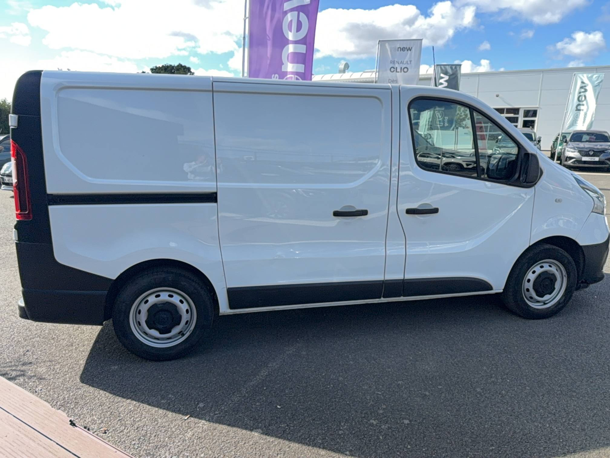 Vente en ligne Renault Trafic 3 Fourgon TRAFIC FGN L1H1 1000 KG DCI 120 au prix de 19 990 €