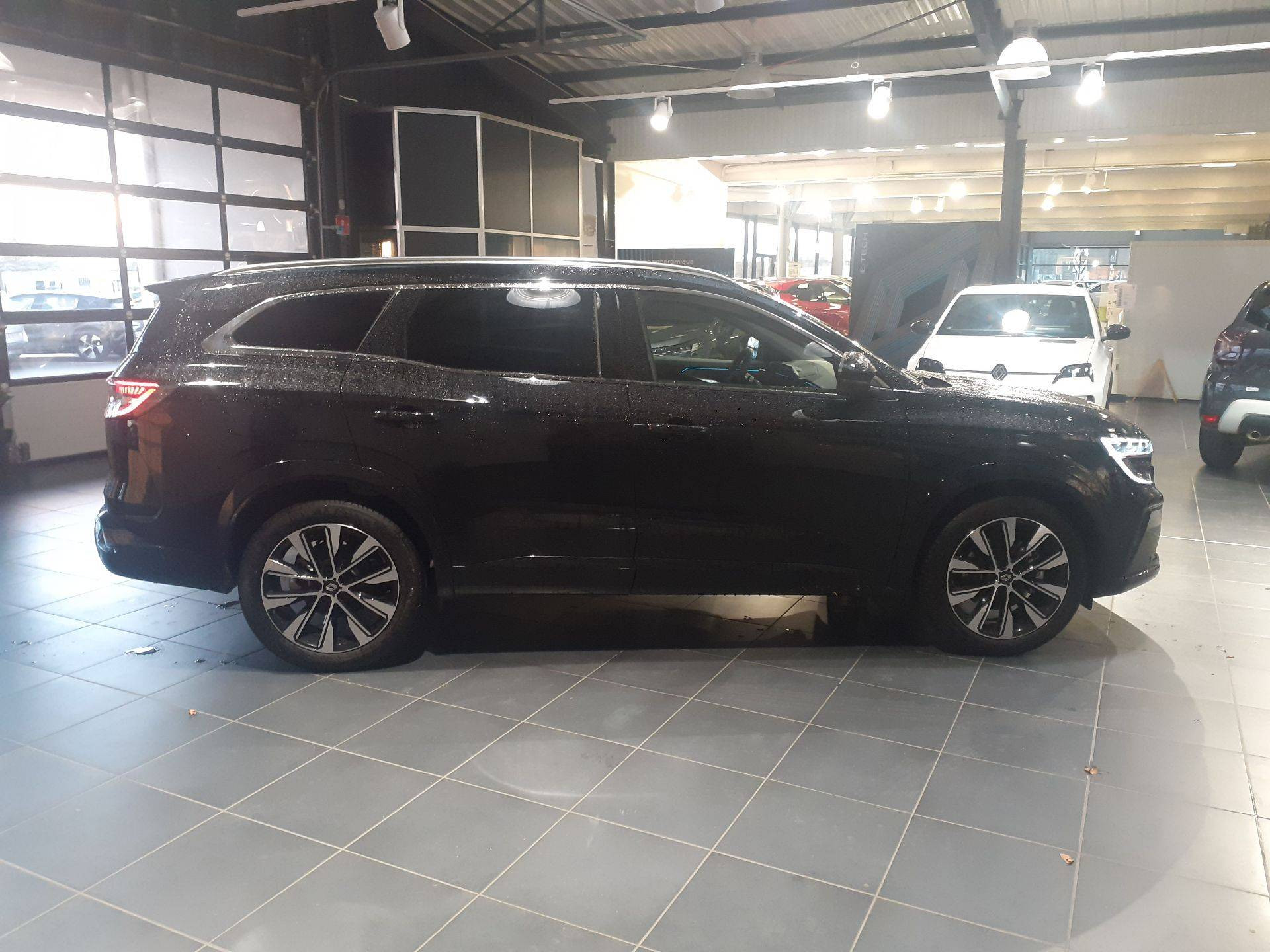 Vente en ligne Renault Espace Espace full hybrid E-Tech 200 ch 5pl au prix de 40 990 €