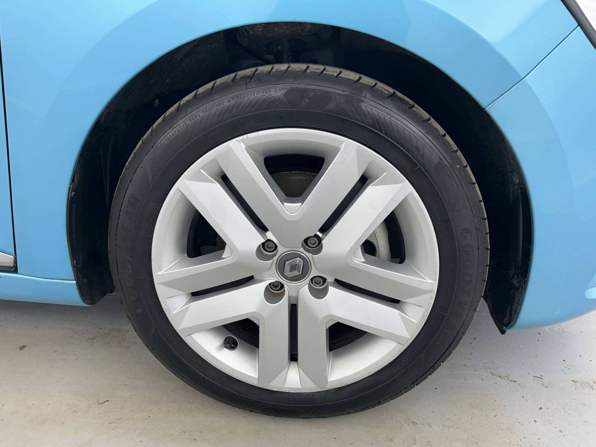 Vente en ligne Renault Clio 5 Clio E-Tech 140 - 21N au prix de 15 390 €