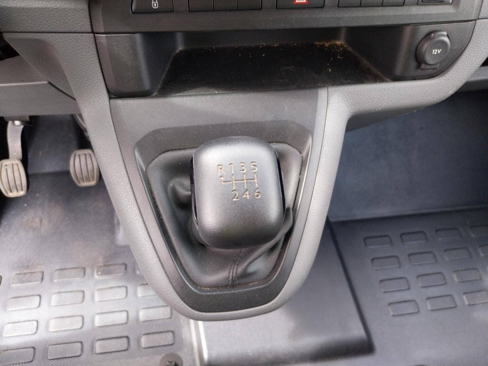 Vente en ligne Citroën Jumpy Combi Jumpy XS BlueHDi 120 S&S BVM6 au prix de 22 890 €