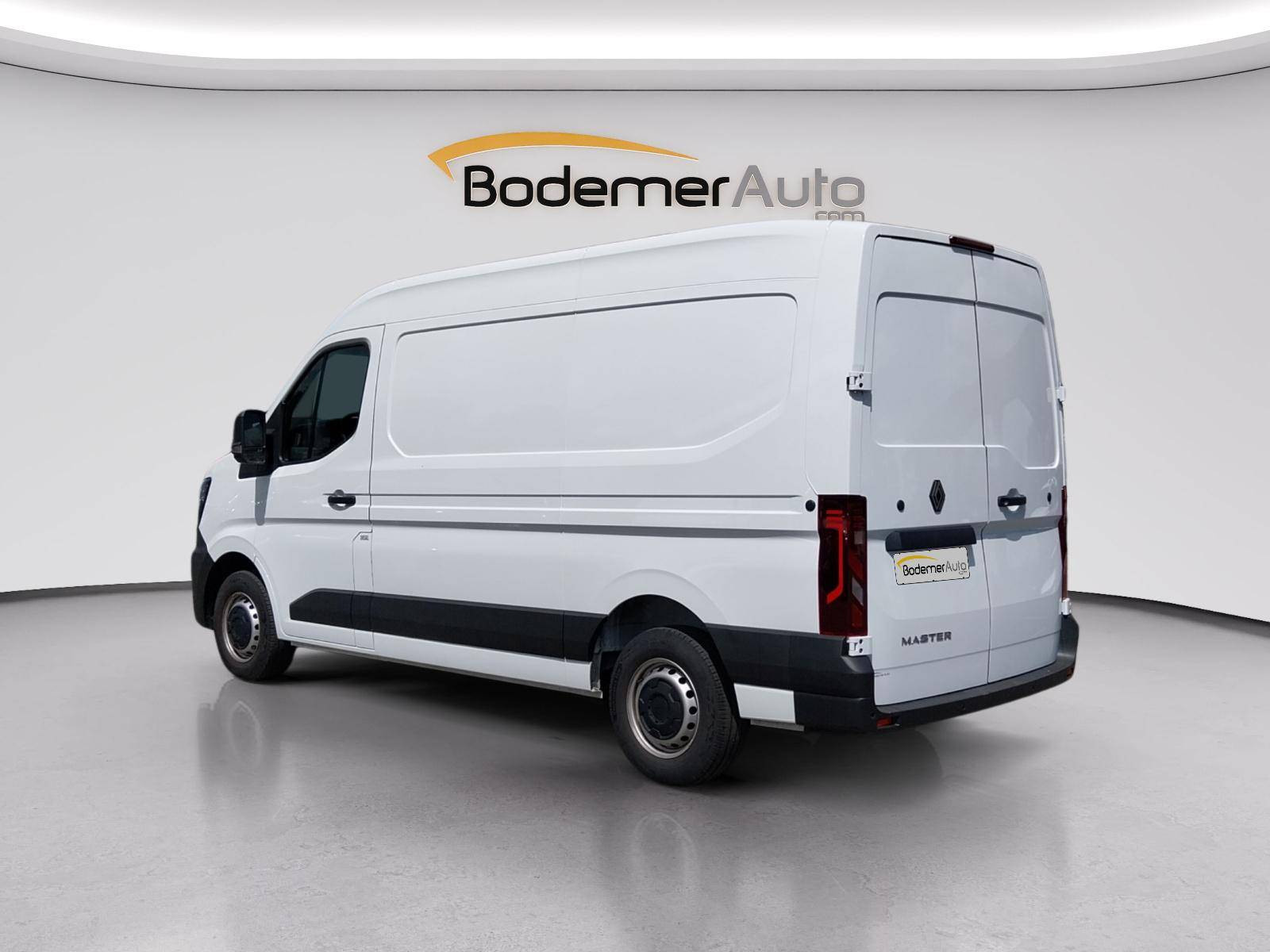 Vente en ligne Renault Master Fourgon MASTER FG BLUE DCI 130 L2H2 3T5 TR au prix de 28 490 €
