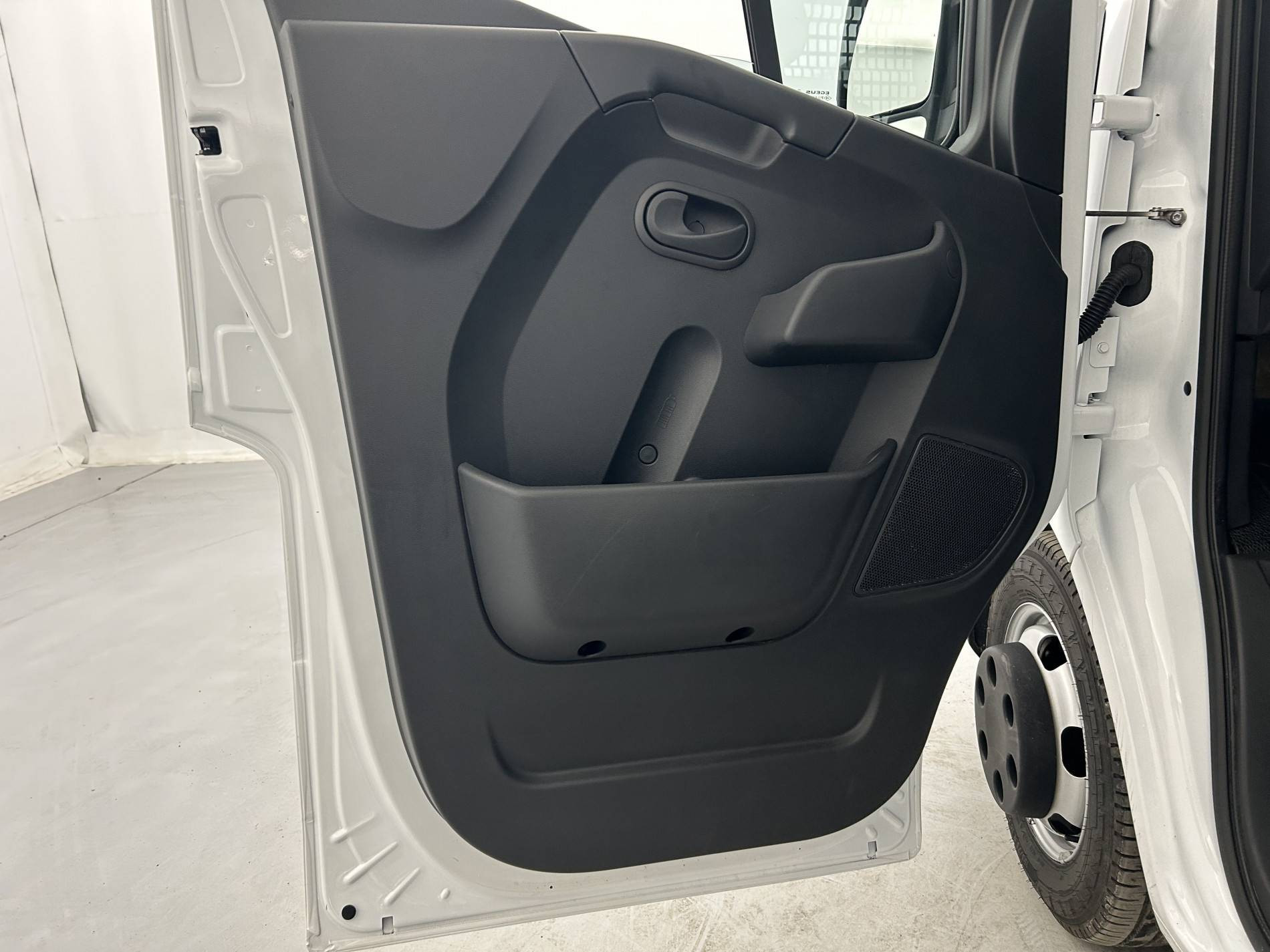 Vente en ligne Renault Master 3 Châssis Cabine MASTER CC PROP RJ3500 L2 PAFC BLUE DCI 130 EURO VI au prix de 32 990 €