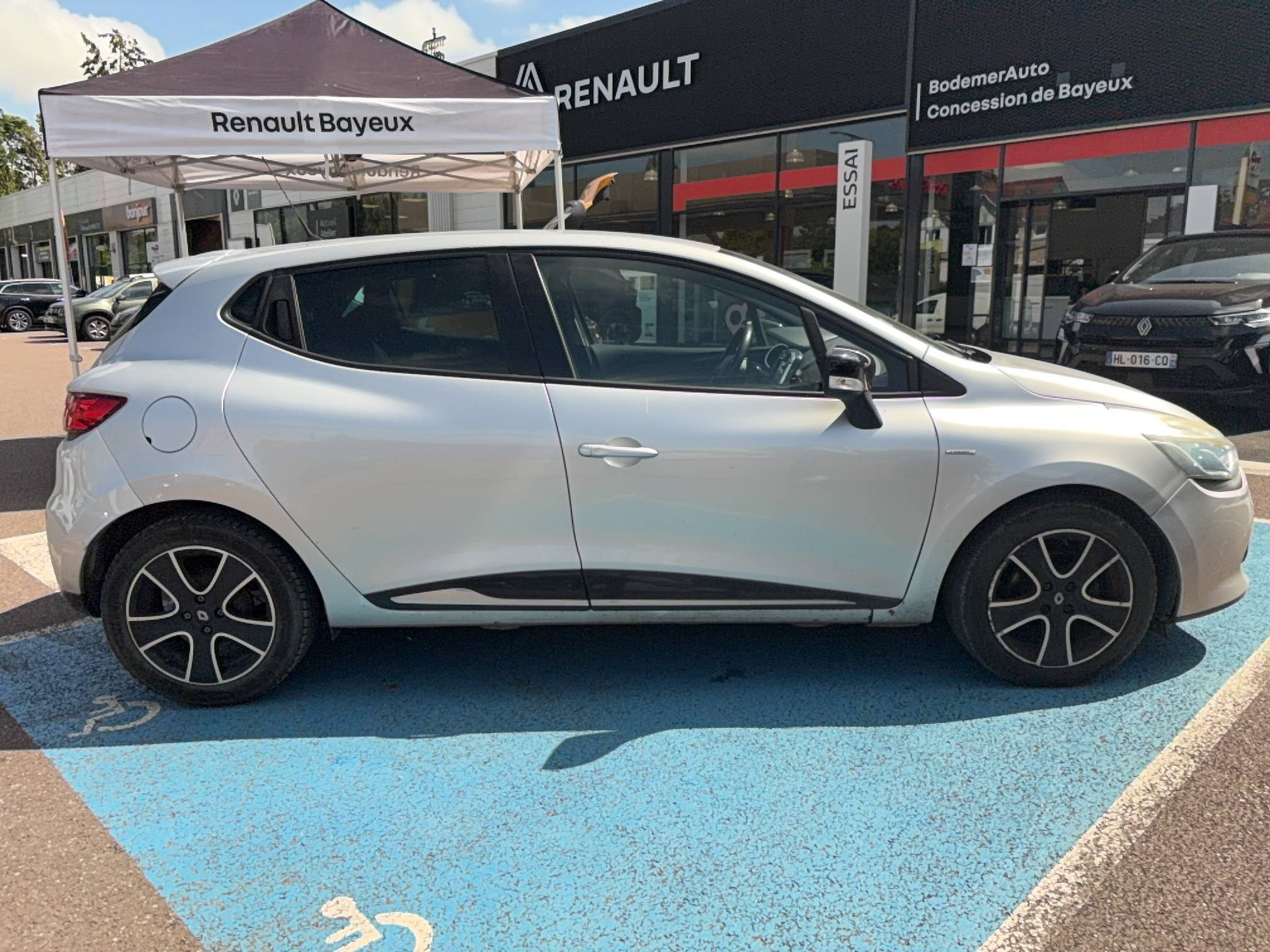 Vente en ligne Renault Clio 4  dCi 75 eco2 au prix de 9 590 €