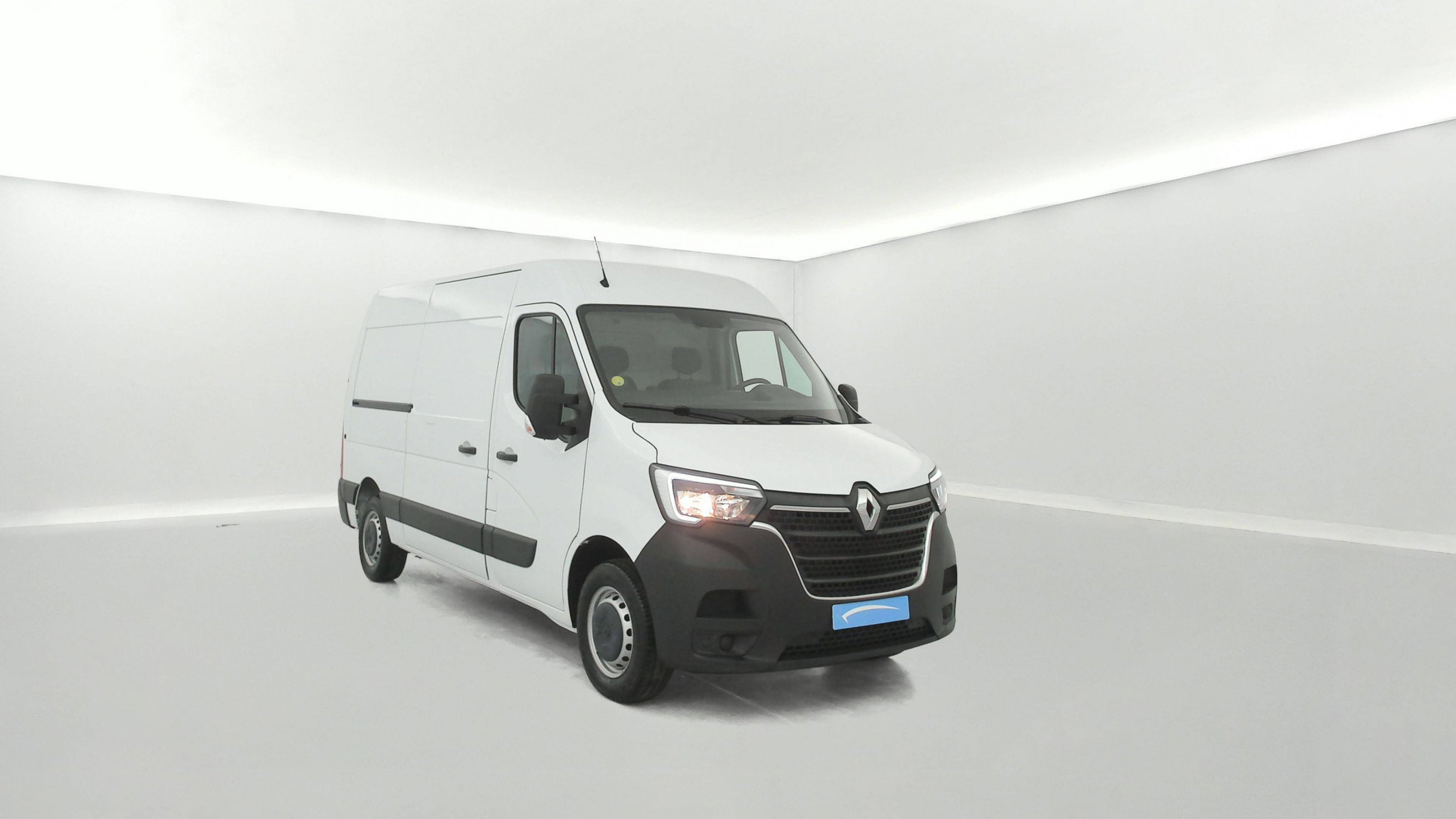 Vente en ligne Renault Master Fourgon MASTER FGN TRAC F3500 L2H2 BLUE DCI 135 au prix de 23 790 €
