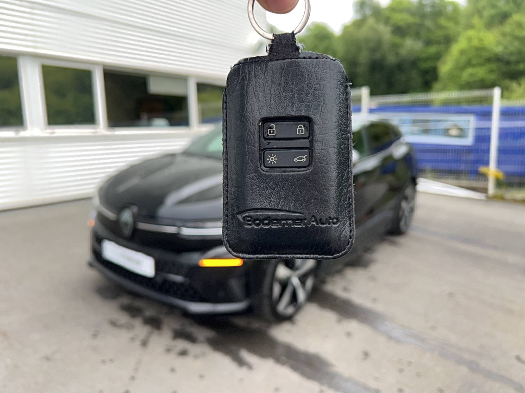Vente en ligne Renault Megane E-Tech  EV60 220 ch super charge au prix de 21 990 €