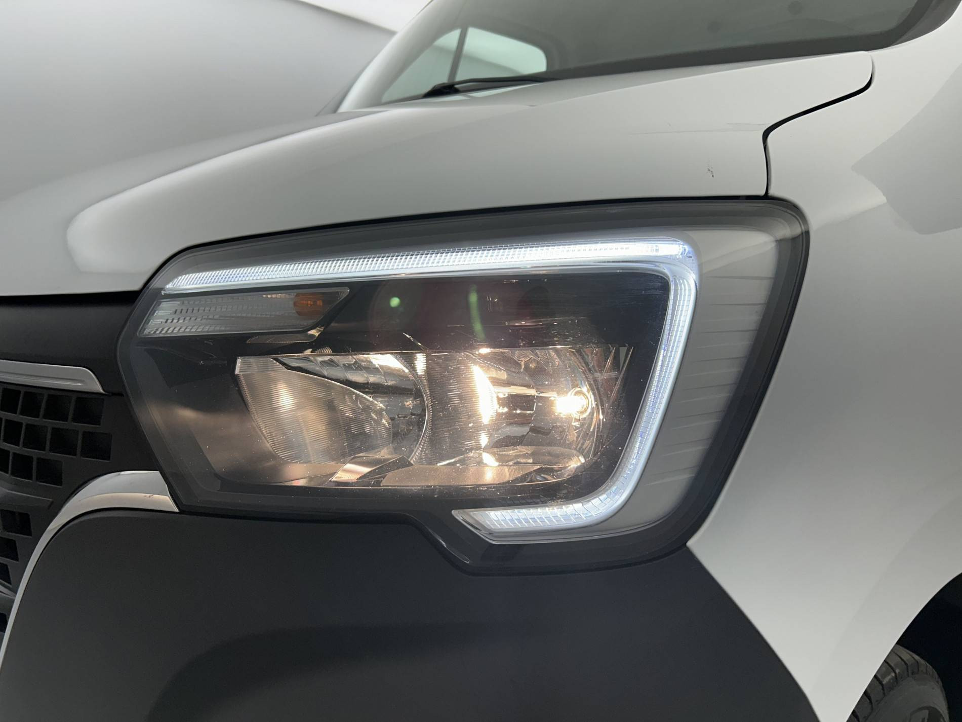 Vente en ligne Renault Master Fourgon MASTER FGN TRAC F3500 L2H2 BLUE DCI 135 au prix de 25 790 €