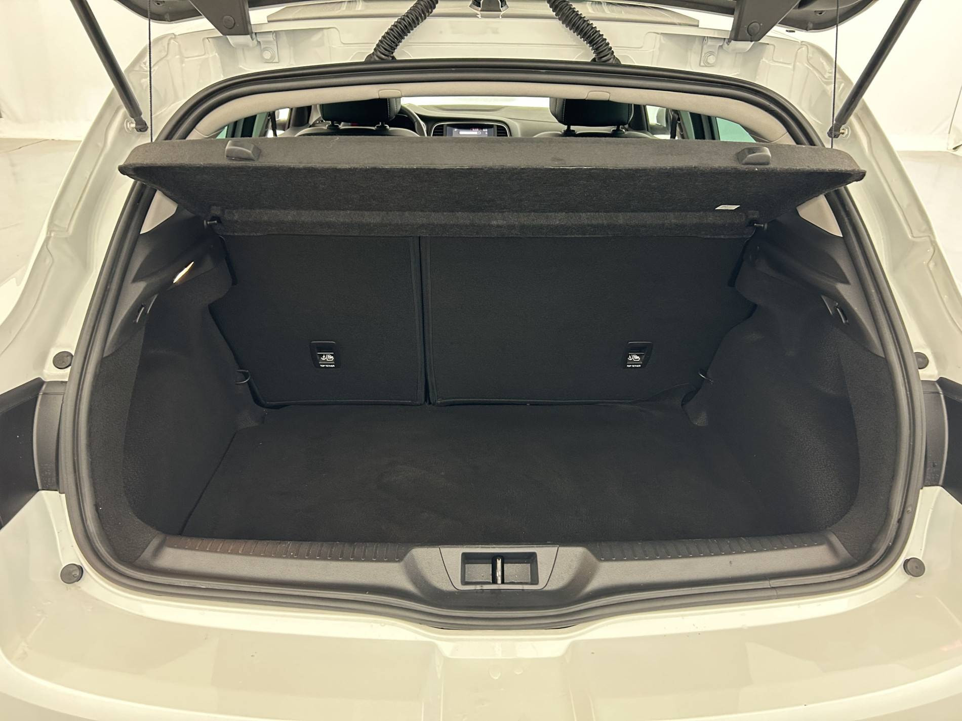 Vente en ligne Renault Megane 4  TCe 140 EDC au prix de 20 697 €