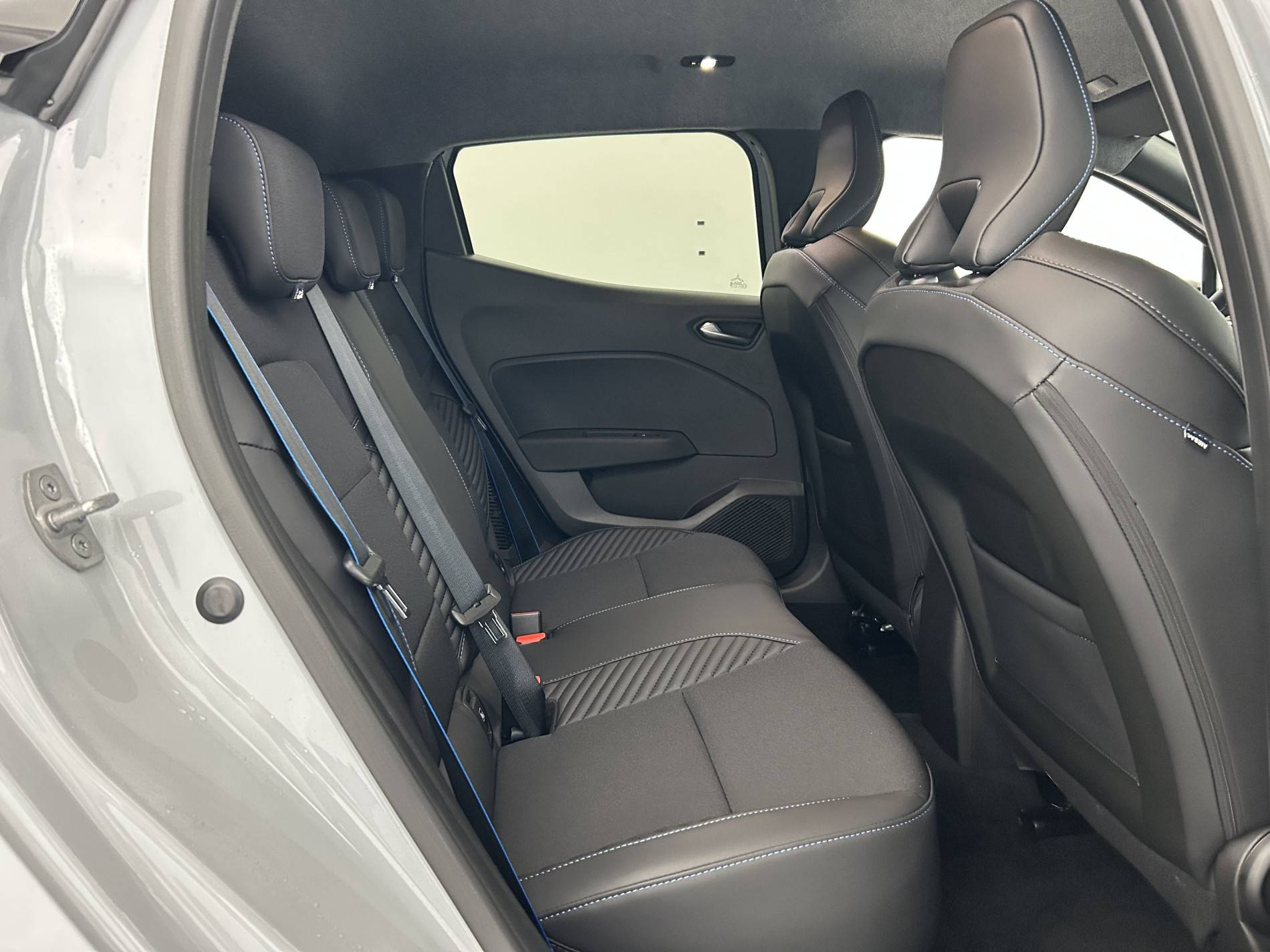 Vente en ligne Renault Clio 5 Clio E-Tech full hybrid 145 ch GSR2 au prix de 23 890 €